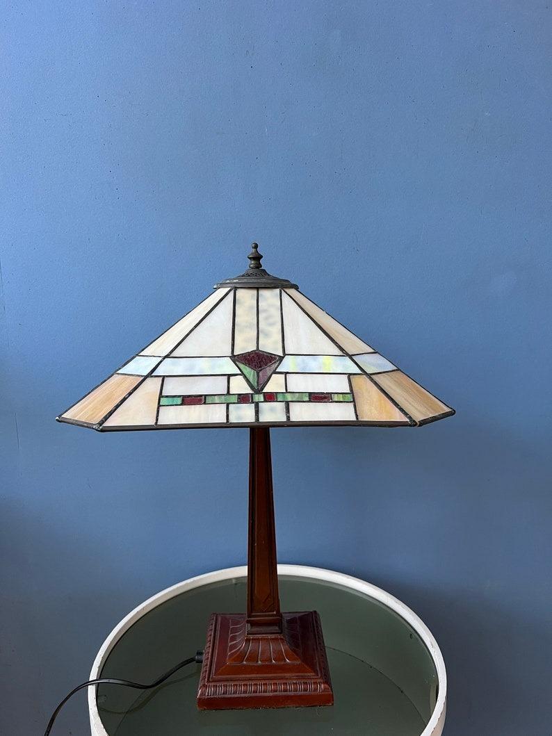 Art Deco Tiffany Style Table Lamp with Stained Glass Shade, 1970s In Excellent Condition For Sale In ROTTERDAM, ZH