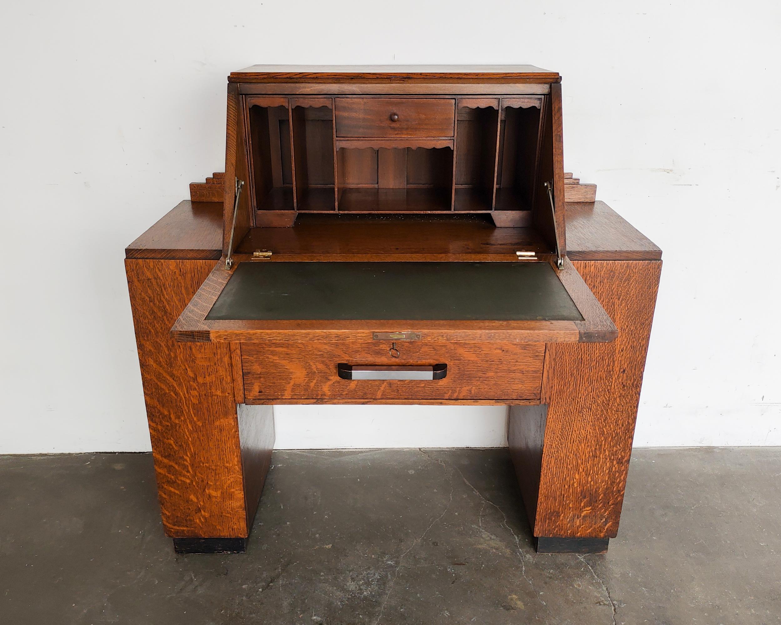 Art Deco Tiger Oak Wood Bureau Bookcase Secretary Desk, 1920s In Good Condition In Hawthorne, CA