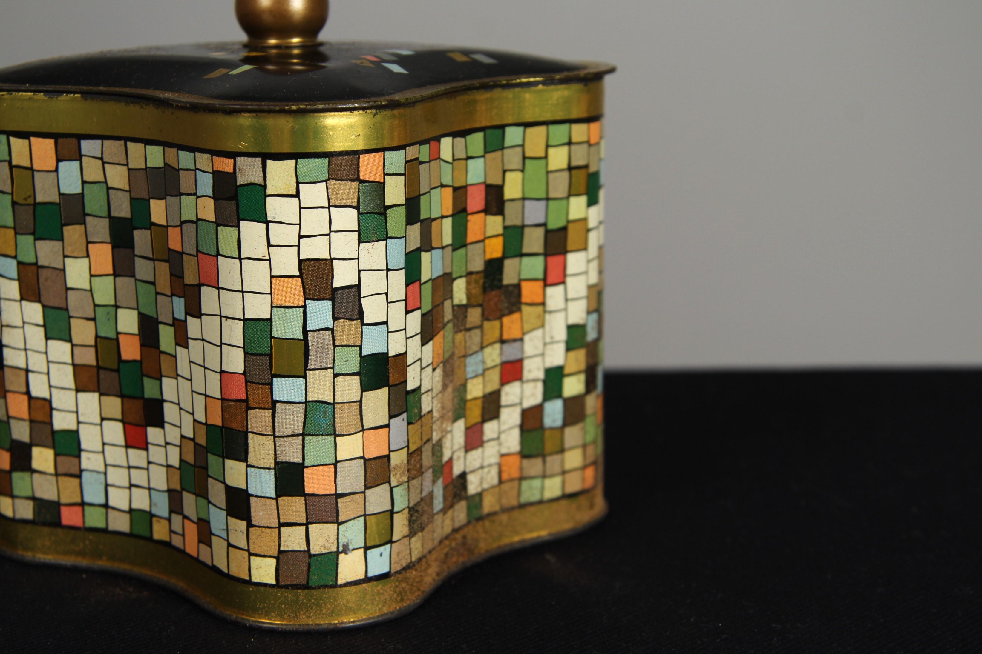 Art Deco Tin Box, Cookie Tin Box With Colourful Decor, France In Good Condition For Sale In Greven, DE