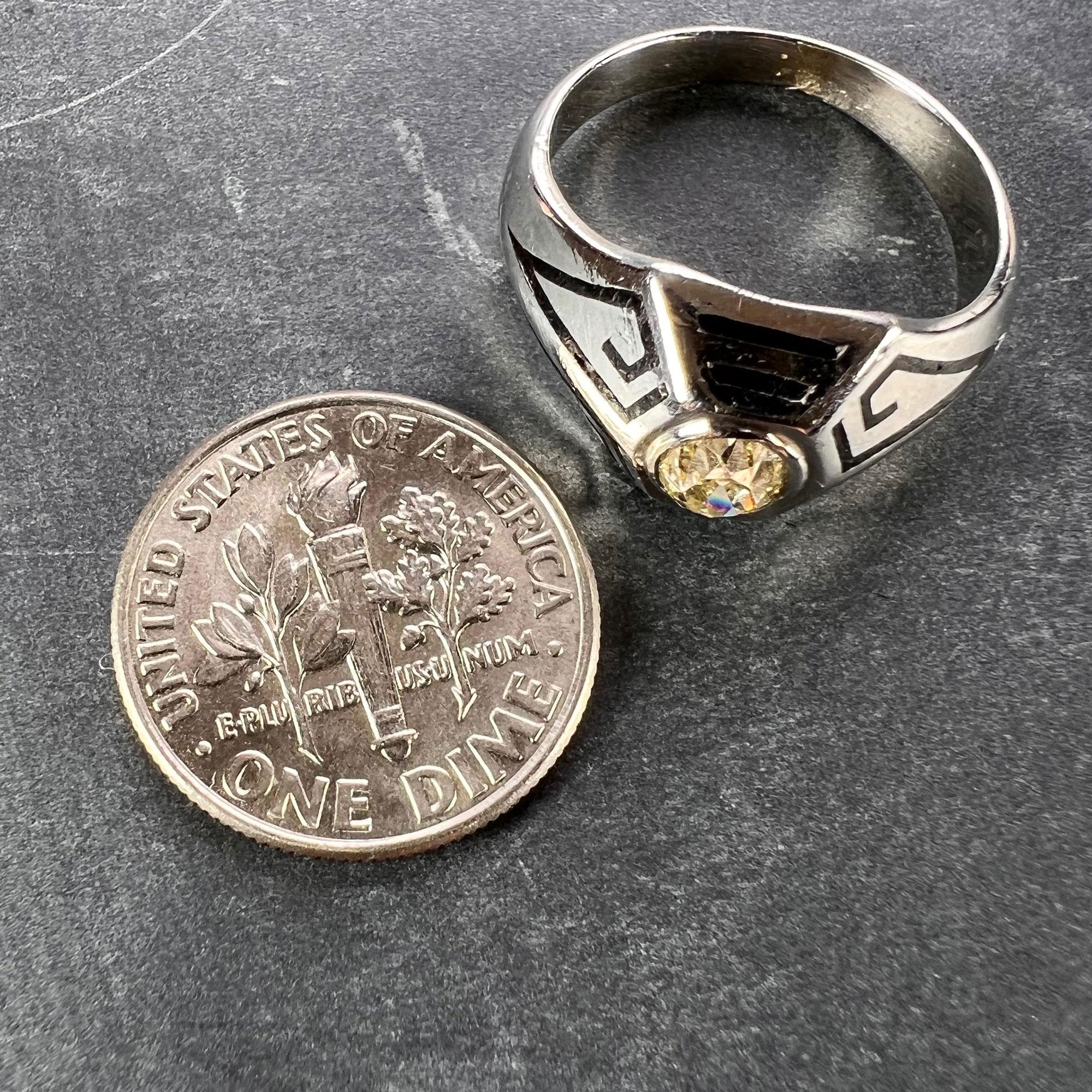 Anello Art Deco con diamante giallo colorato e smalto in oro bianco 14 carati in vendita 4