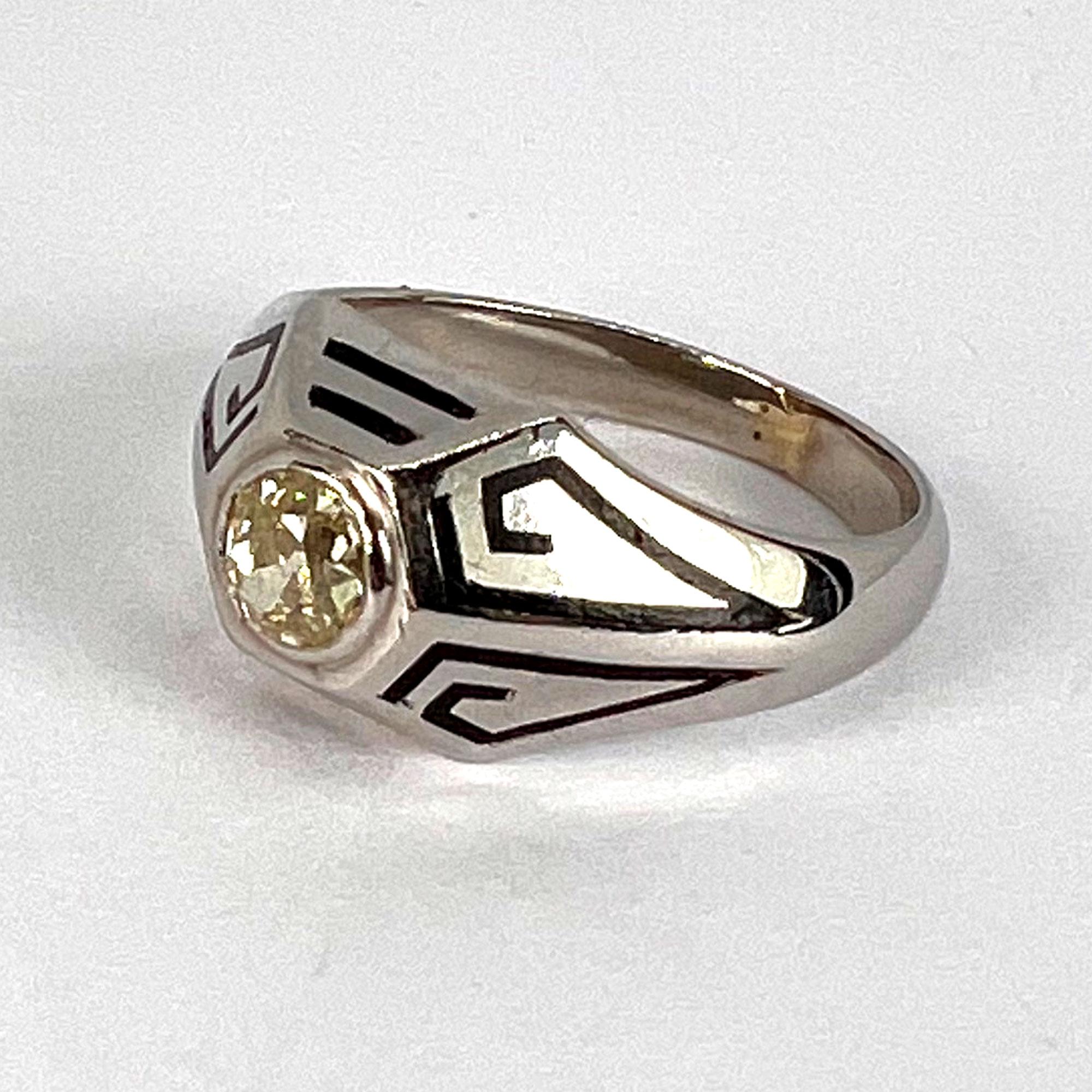14 Karat Weißgold Emaille-Ring mit getöntem gelbem Diamant im Art déco-Stil im Zustand „Gut“ im Angebot in London, GB