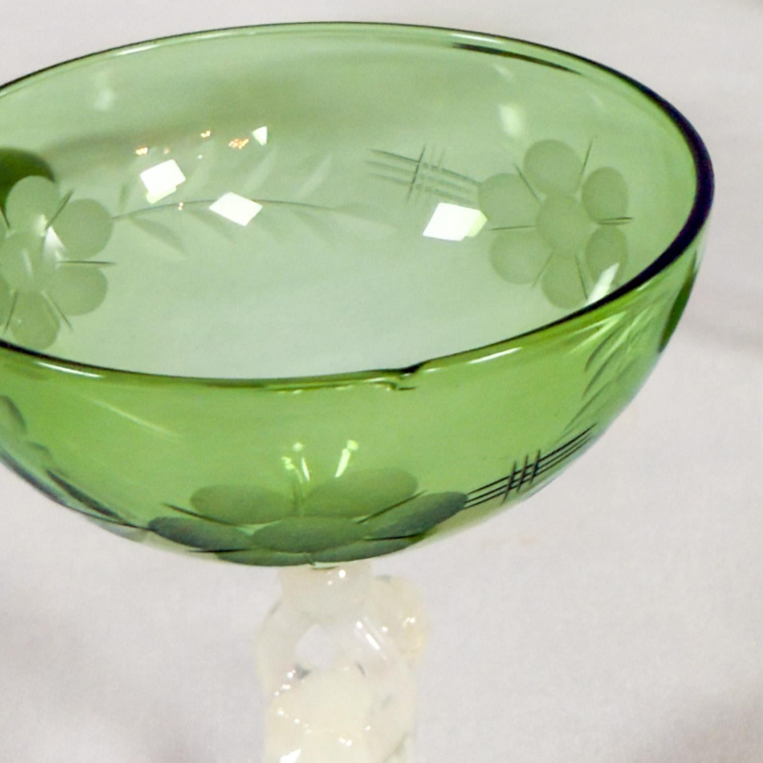 Set di vetri artistici austriaci da Art Deco ad Art Nouveau Bimini Glass 1 decanter e 4 coupé in vendita 11