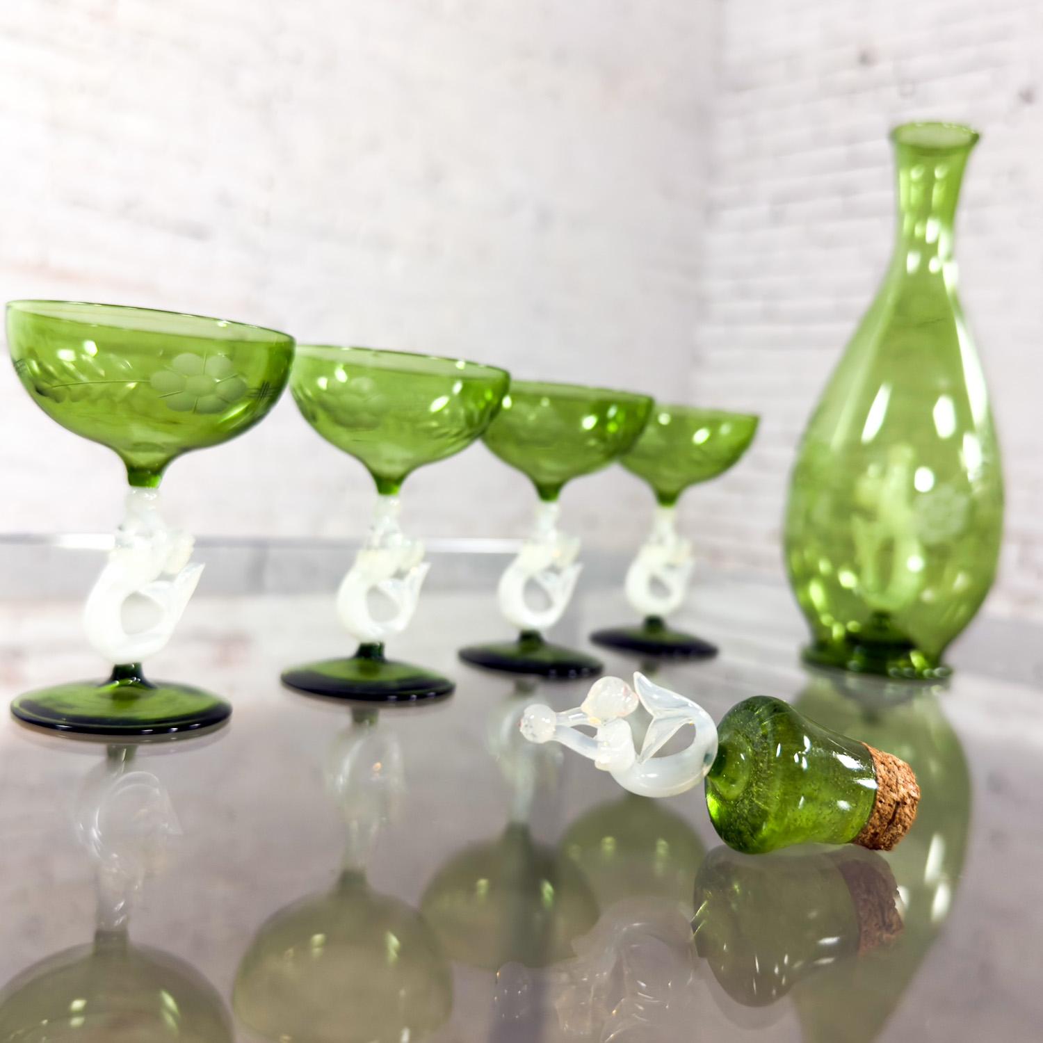 Austriaco Set di vetri artistici austriaci da Art Deco ad Art Nouveau Bimini Glass 1 decanter e 4 coupé in vendita