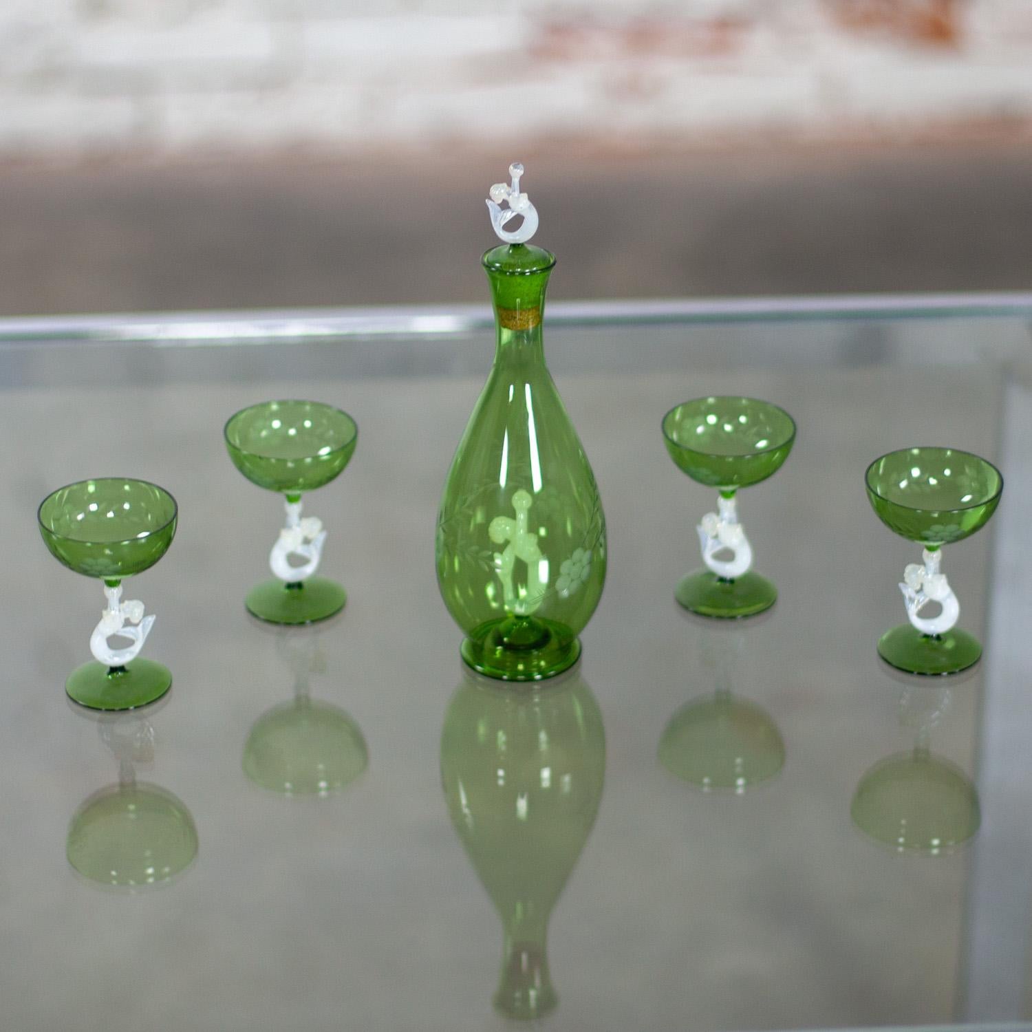 Vetro artistico Set di vetri artistici austriaci da Art Deco ad Art Nouveau Bimini Glass 1 decanter e 4 coupé in vendita