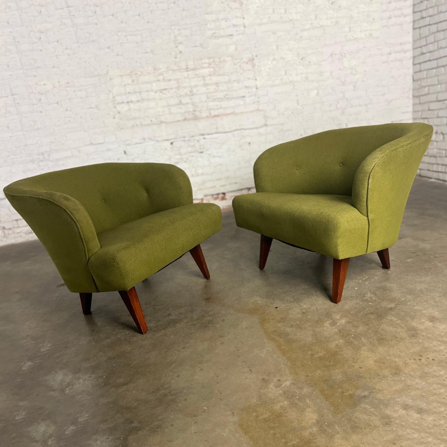 Ein Paar Art-Déco- oder Loungesessel im MCM-Stil mit grünem Eimer- oder Fass-Akzent oder Barrel-Stil im Angebot 5