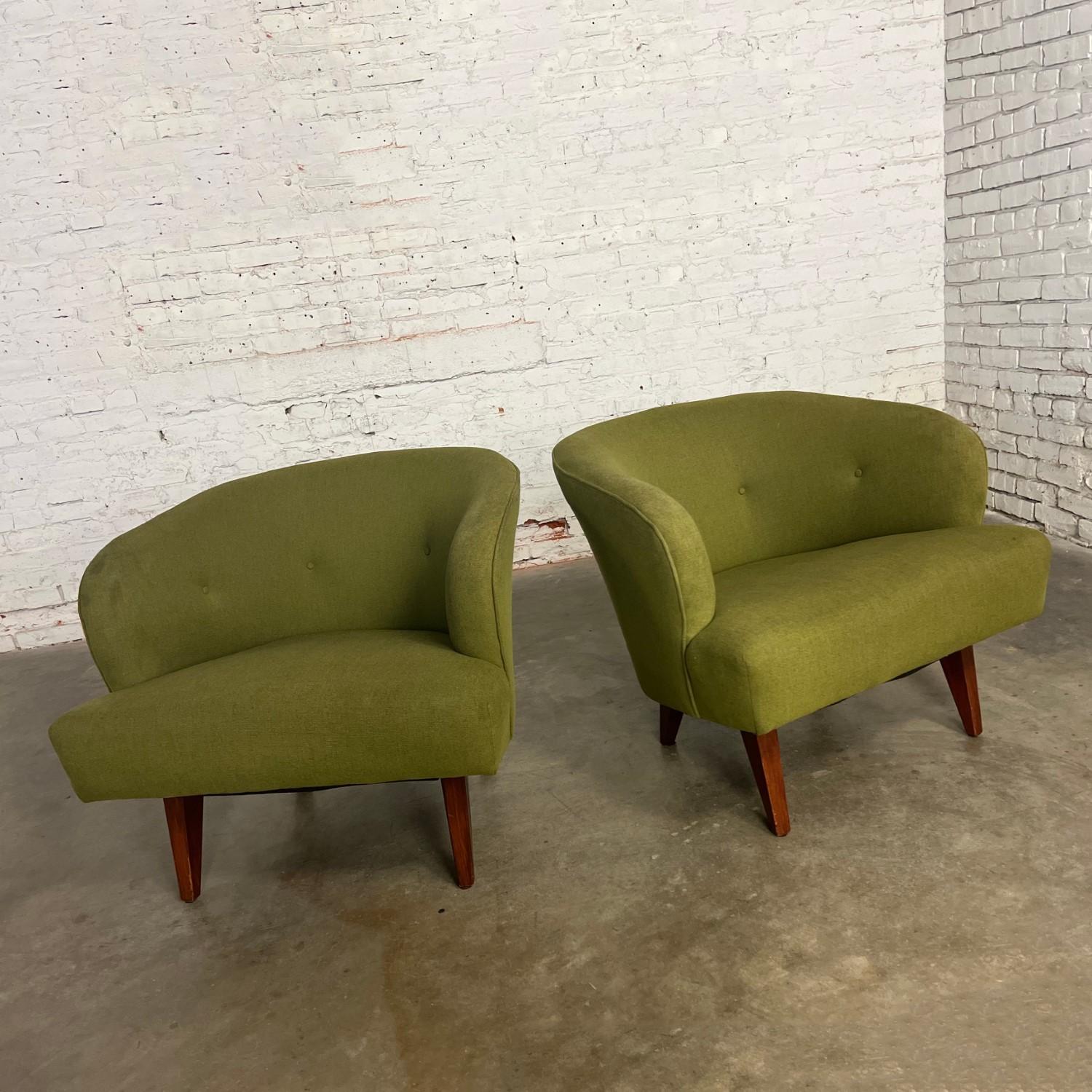Ein Paar Art-Déco- oder Loungesessel im MCM-Stil mit grünem Eimer- oder Fass-Akzent oder Barrel-Stil im Zustand „Gut“ im Angebot in Topeka, KS