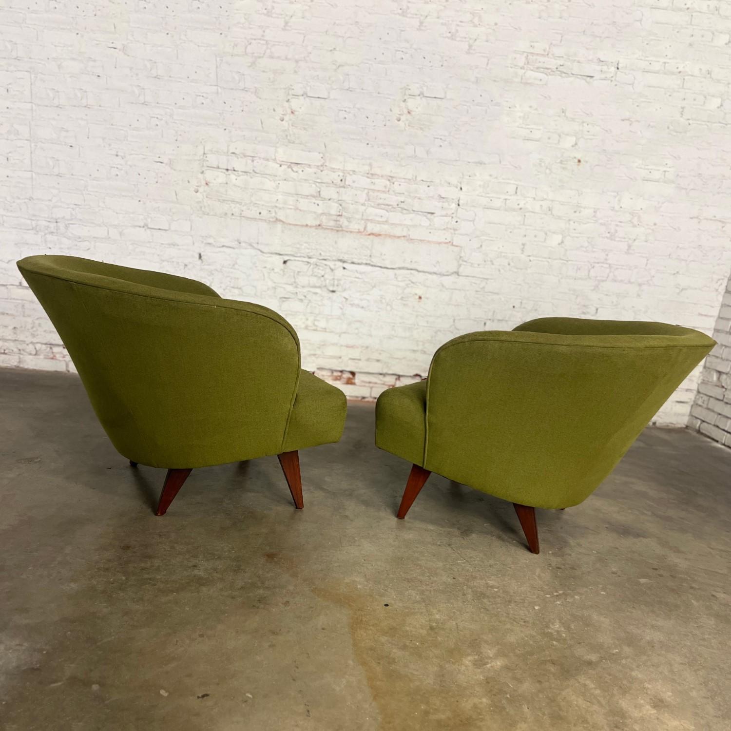 Ein Paar Art-Déco- oder Loungesessel im MCM-Stil mit grünem Eimer- oder Fass-Akzent oder Barrel-Stil im Angebot 2