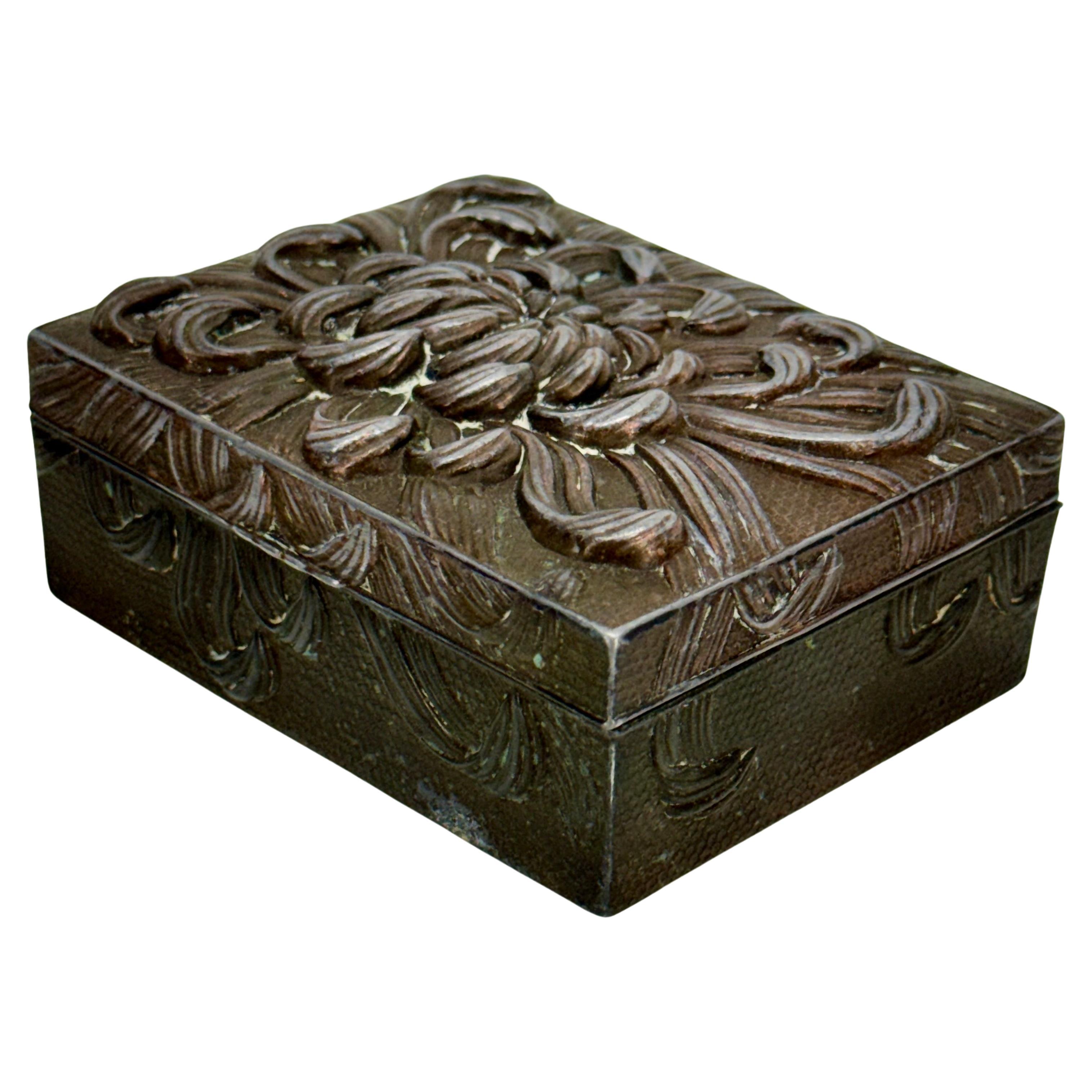Art Deco pewter snuff tobacco box with classic floral relief. The inside of the lid is decorated with gold gilt and the box has been lined in wood. There are very intricate details on the bottom of the box as well. Wonderful addition to any