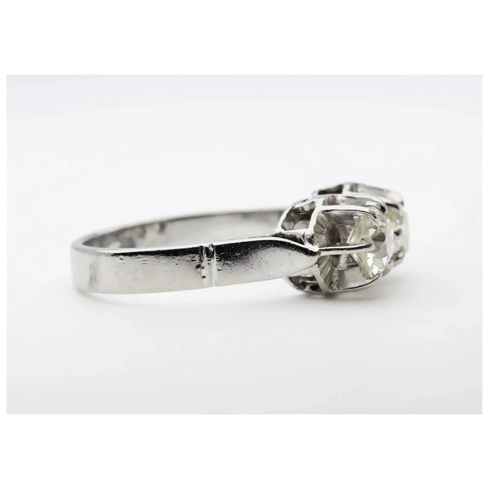  Art Deco Toi et Moi 0.97 Carat Old Mine Cut Diamond Ring in 18K White Gold In Good Condition For Sale In Boston, MA