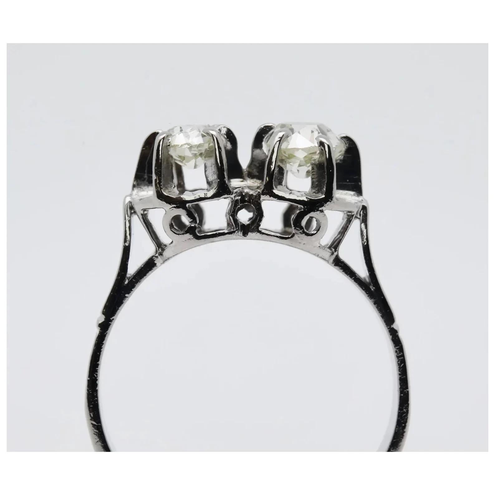 Women's  Art Deco Toi et Moi 0.97 Carat Old Mine Cut Diamond Ring in 18K White Gold For Sale