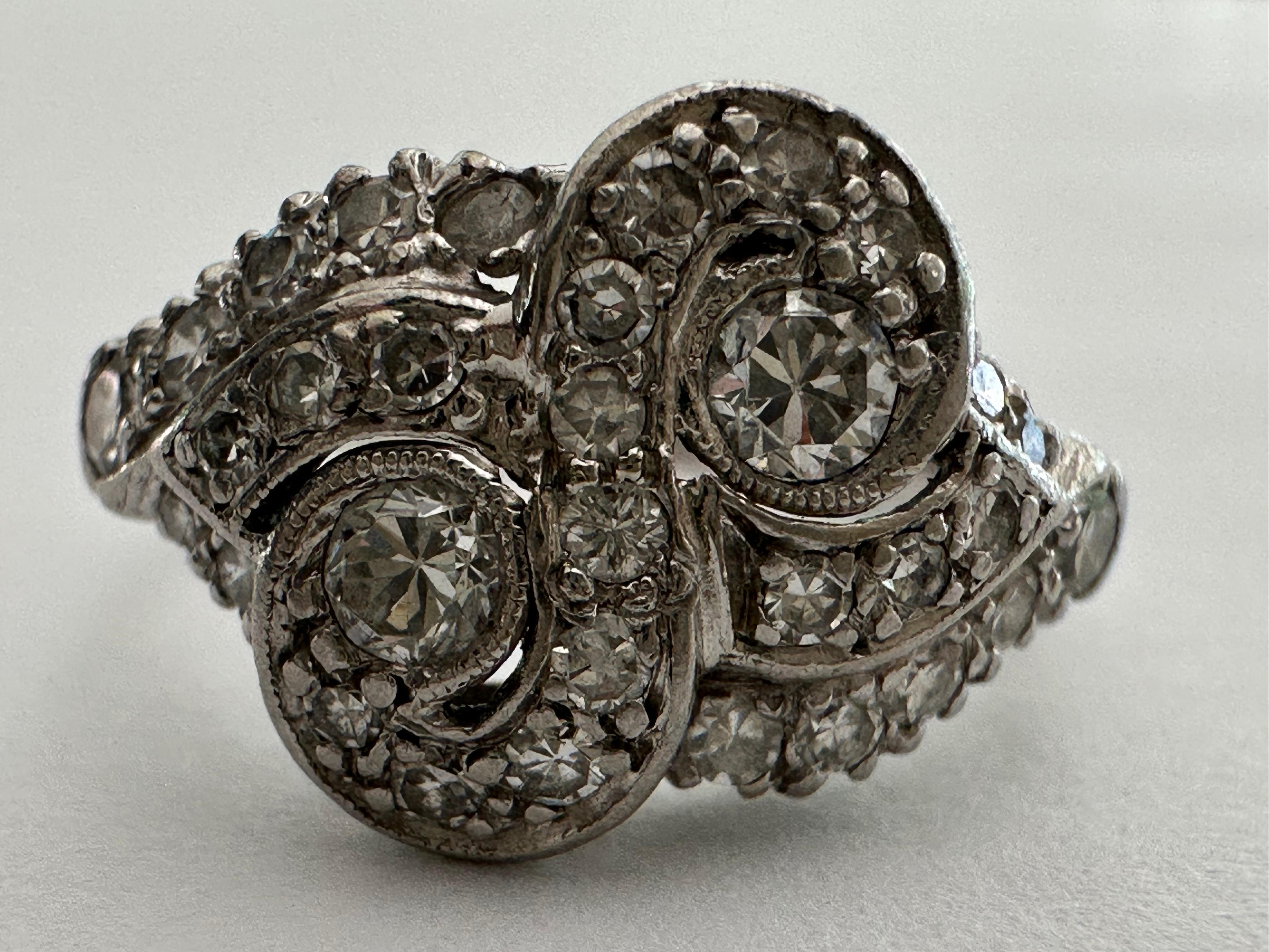 Anillo Art Decó Toi Et Moi Racimo de Diamantes en venta 3