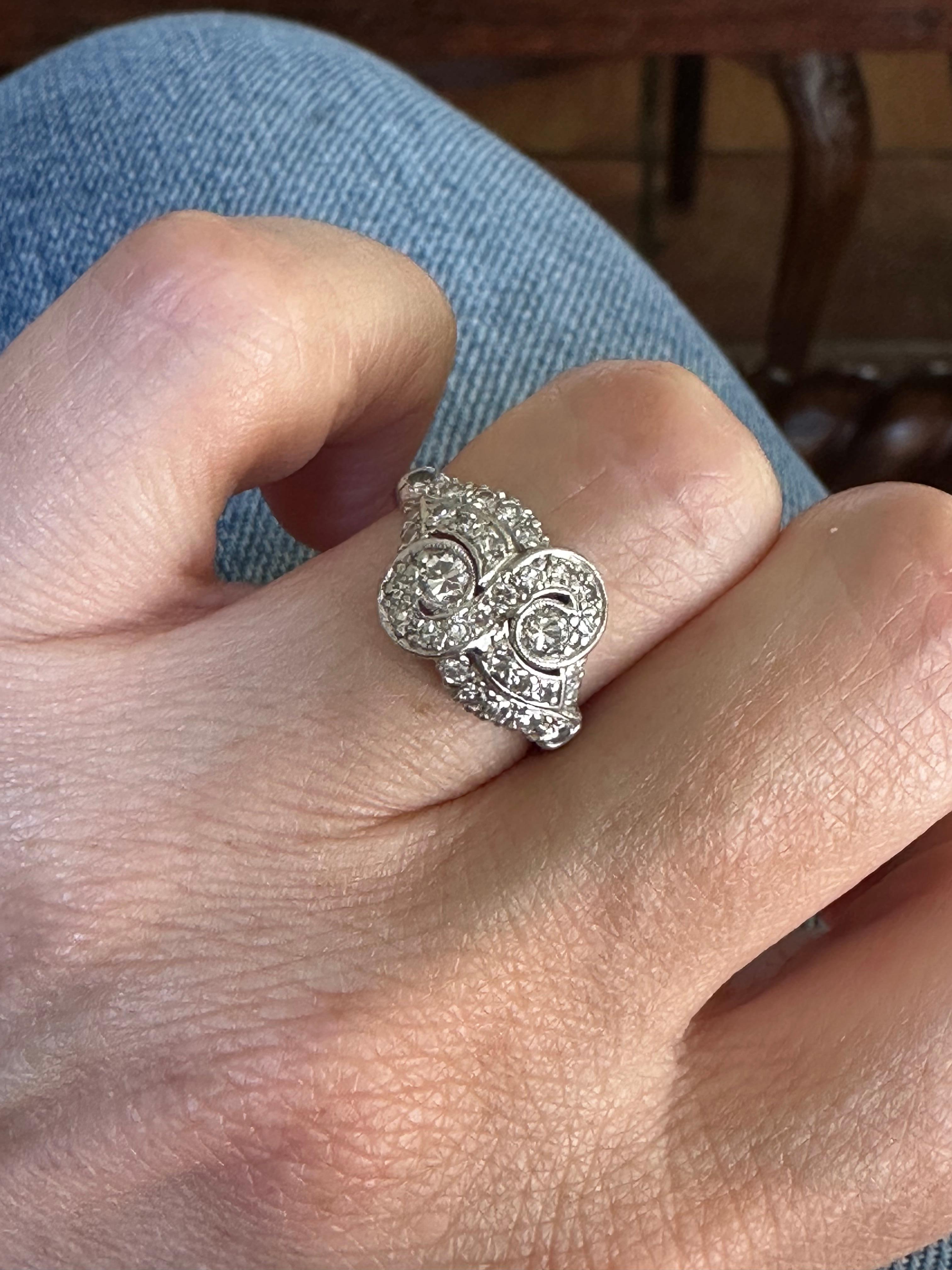 Anillo Art Decó Toi Et Moi Racimo de Diamantes en venta 4