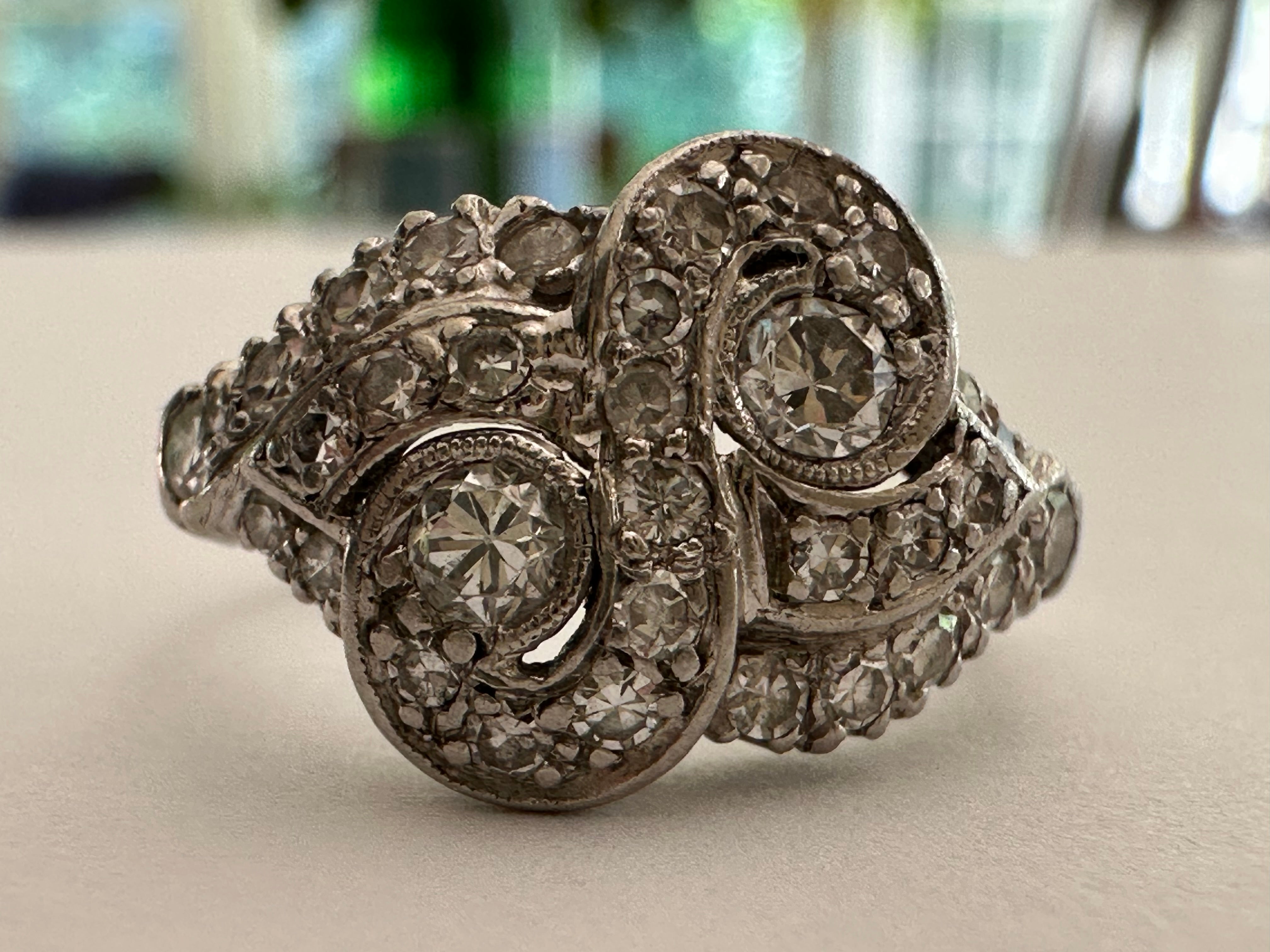 Anillo Art Decó Toi Et Moi Racimo de Diamantes en venta