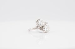 Anello Art Deco Toi et Moi in platino con due diamanti antichi europei di circa 3,00ct.