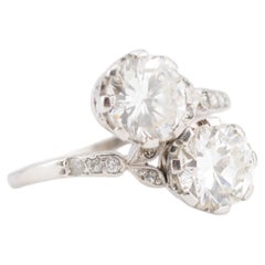 Anello Art Deco Toi et Moi in platino con due diamanti antichi europei di circa 3,00ct.