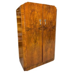 Armario de hombre Art Decó "Tombstone" de nogal by Raven Furniture