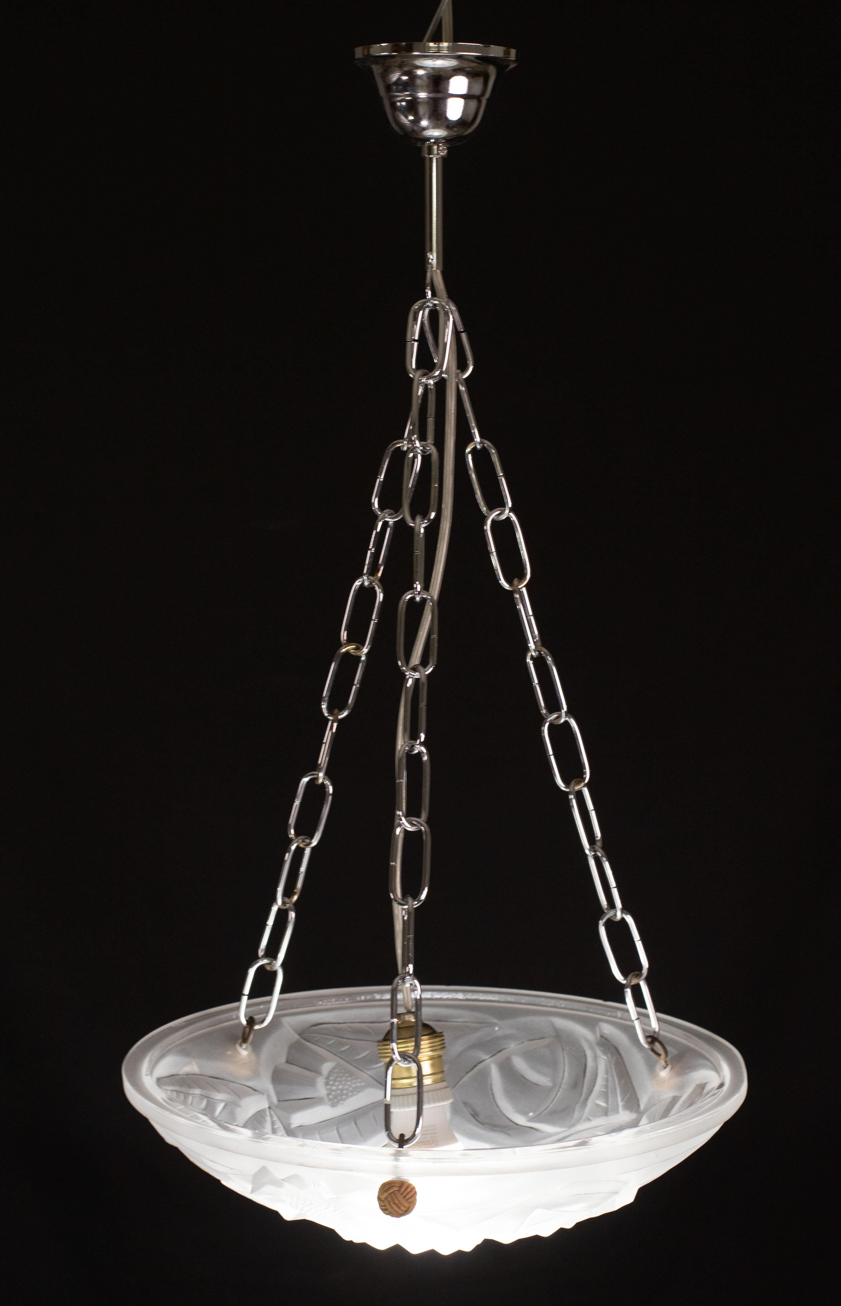 Art Deco Top Quality Pendant Light Floral decorations, Signed Degué In Good Condition For Sale In Roma, IT