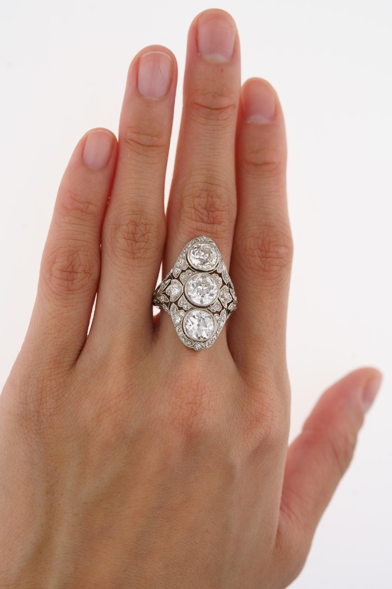 Art Deco Top River Vertical Set 6 Carat Old Euro Cut Diamond Platinum Ring For Sale 5