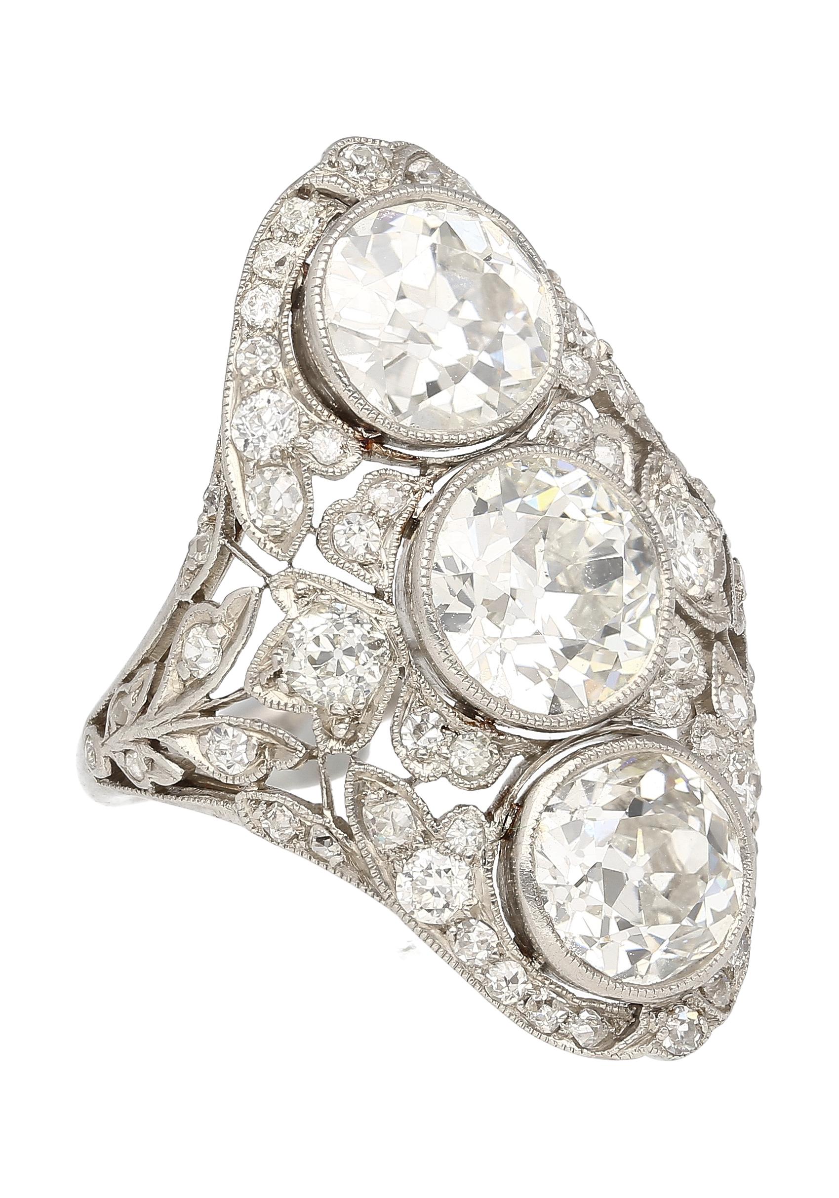 Art Deco Top River Vertical Set 6 Carat Old Euro Cut Diamond Platinum Ring In Excellent Condition For Sale In Miami, FL
