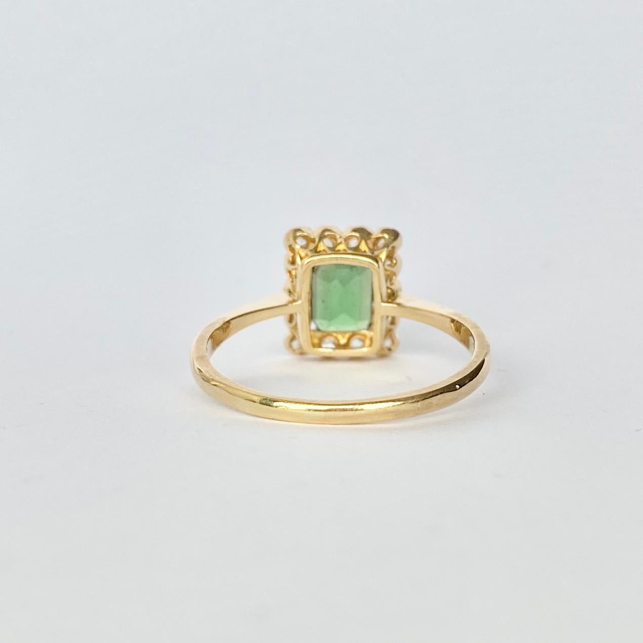 Art Deco Cluster-Ring mit Turmalin und Diamant aus 18 Karat Gold (Art déco) im Angebot