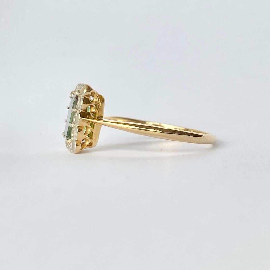 Art Deco Cluster-Ring mit Turmalin und Diamant aus 18 Karat Gold (Smaragdschliff) im Angebot