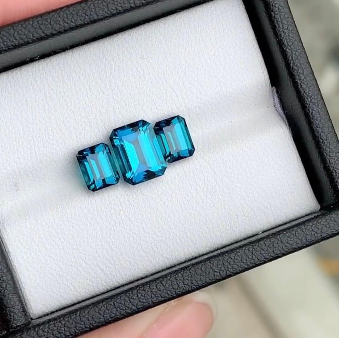 Art Deco Turmalin Blauer Saphir und Diamant 18K Weißgold Ohrringe (Smaragdschliff) im Angebot