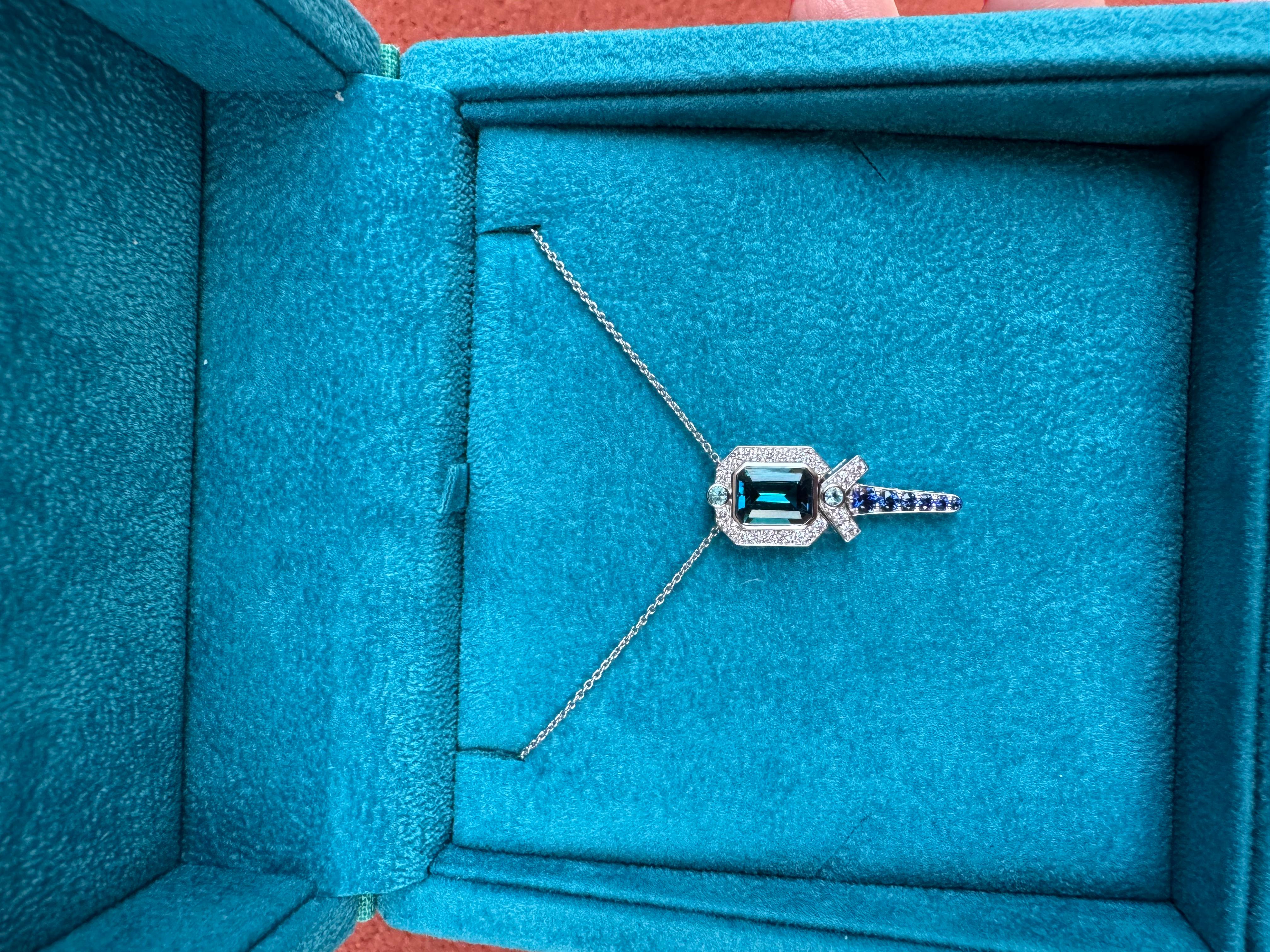 Art Deco Turmalin Blauer Saphir und Diamant 18K Weißgold Halskette (Art déco) im Angebot