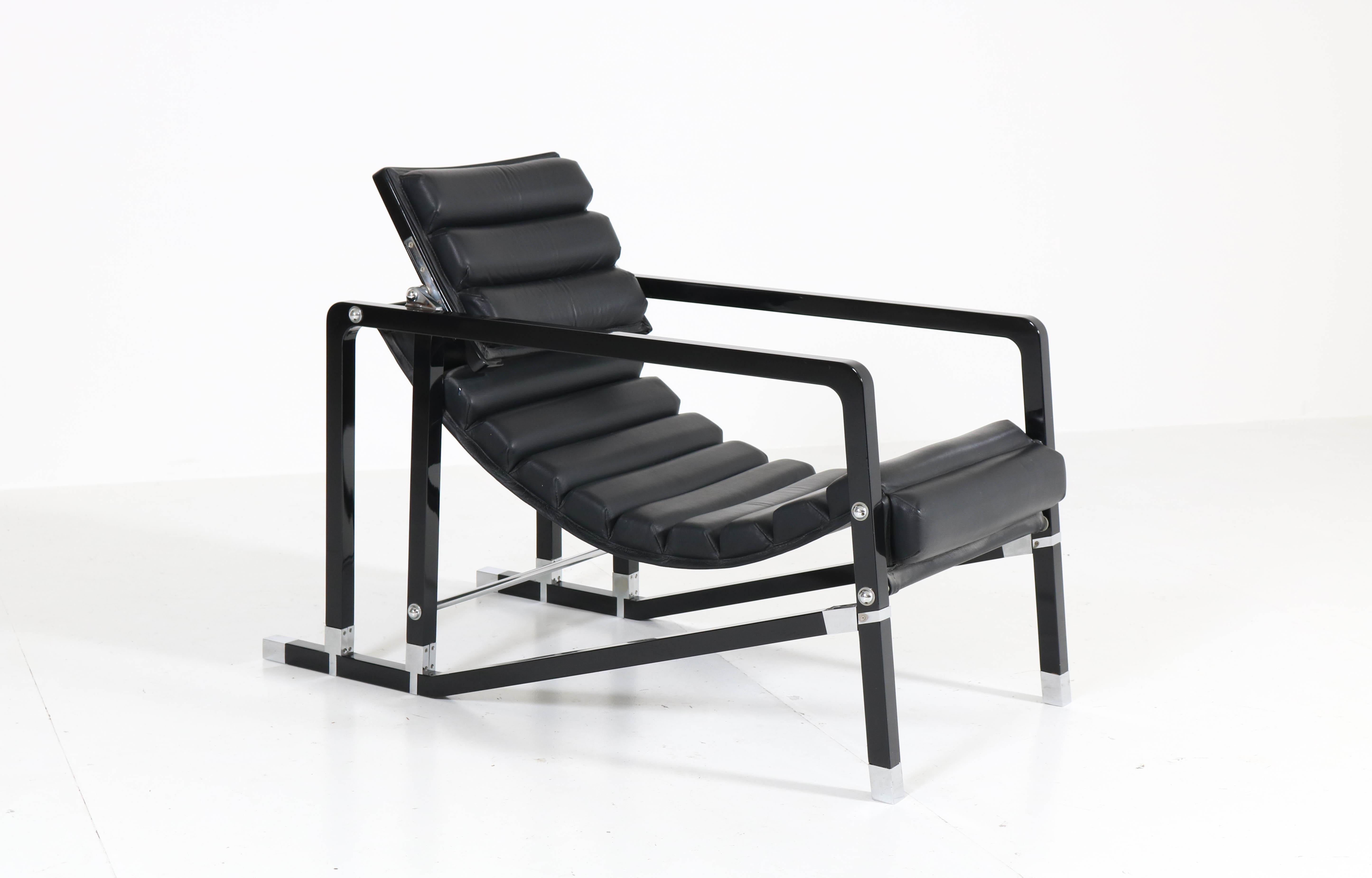 Wonderful Art Deco lounge chair.
Design by Eileen Gray.
Manufactured by Ecart International, 1980s.
This chair was designed for use on the terrace of Eileen's villa E 1027 at
Roquebrune cap Martin between 1925 and 1927.
Black lacquered beech