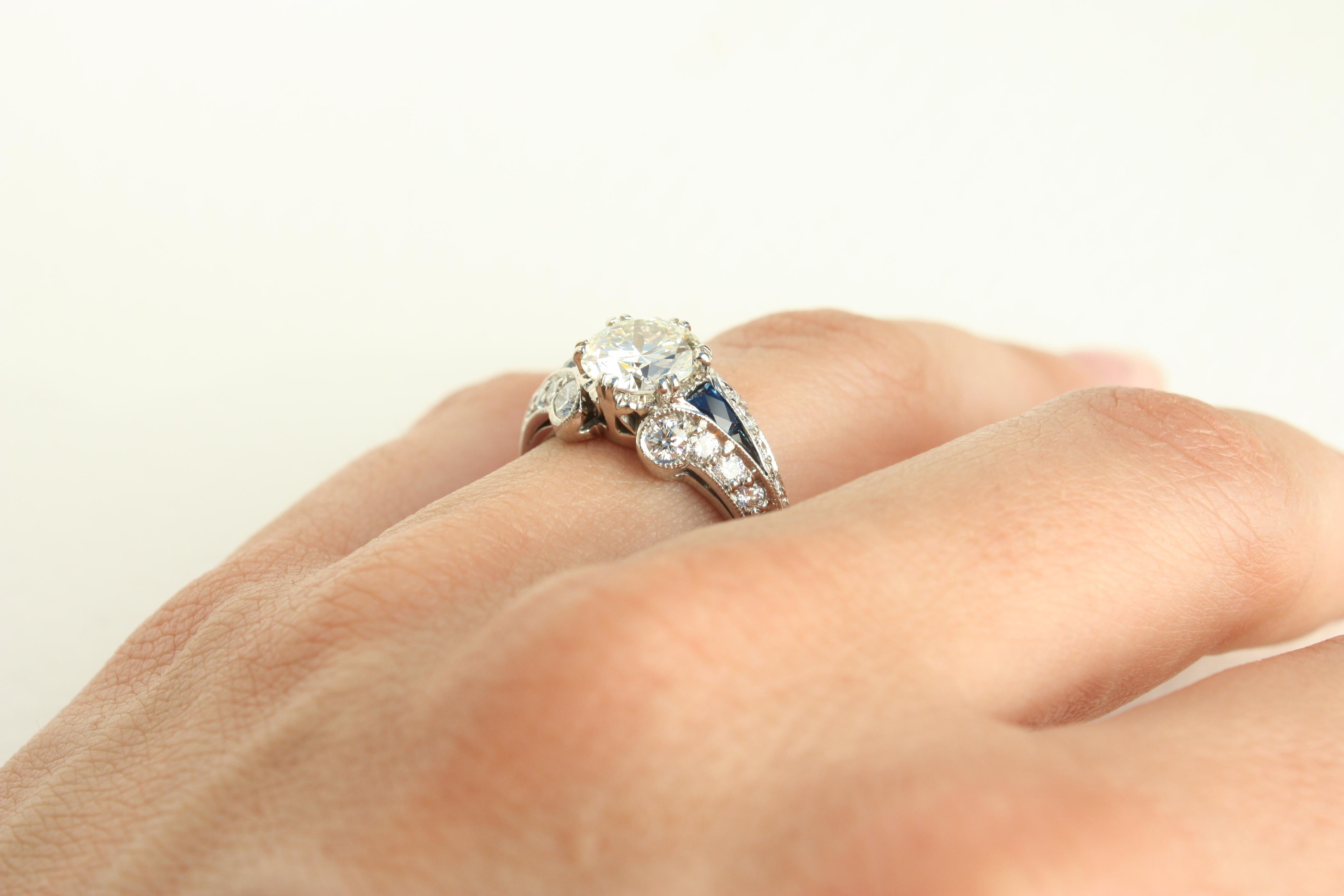Art Deco Verlobungsring im Übergangsschliff mit 1,14ct Diamant und Saphir aus Palladium im Angebot 1