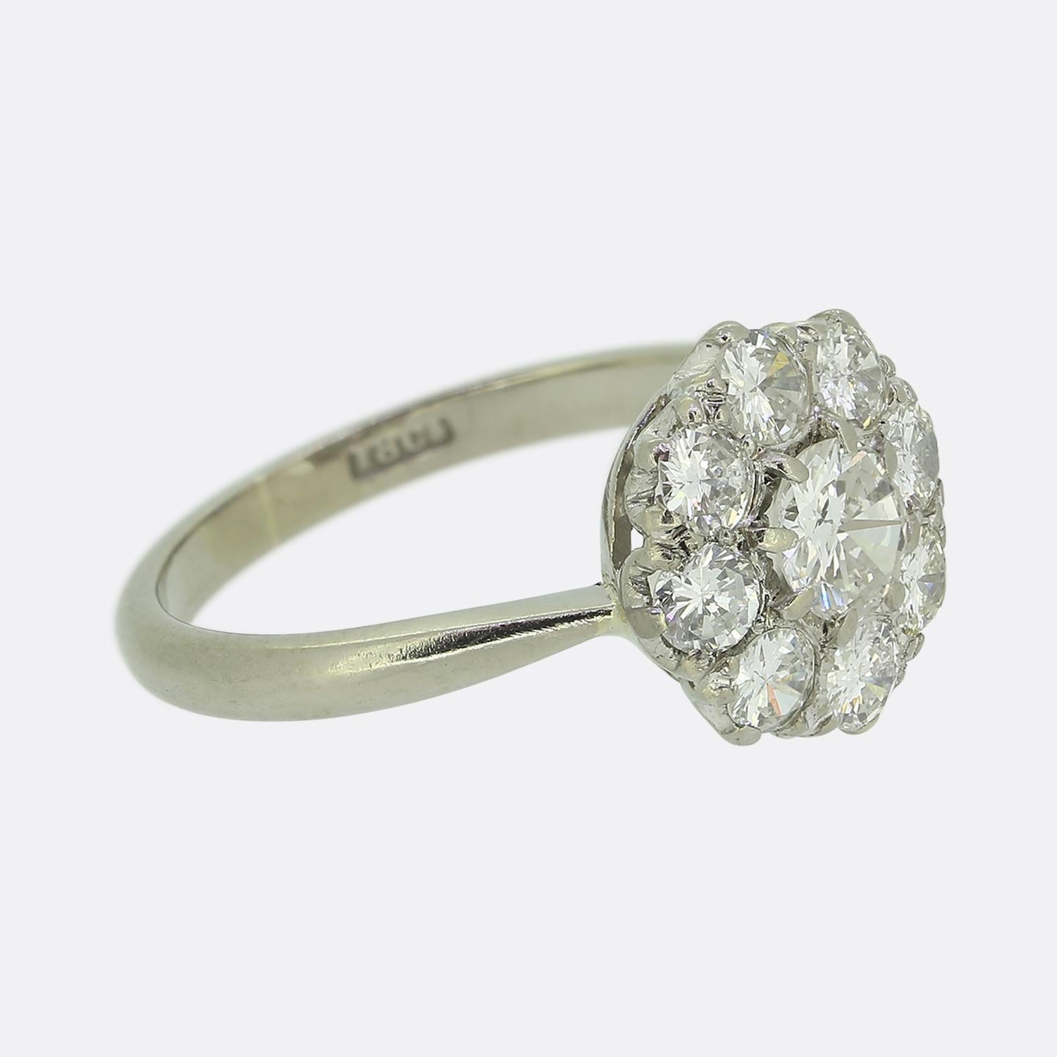 Art Deco Übergangsschliff-Diamant-Cluster-Ring (Rundschliff) im Angebot