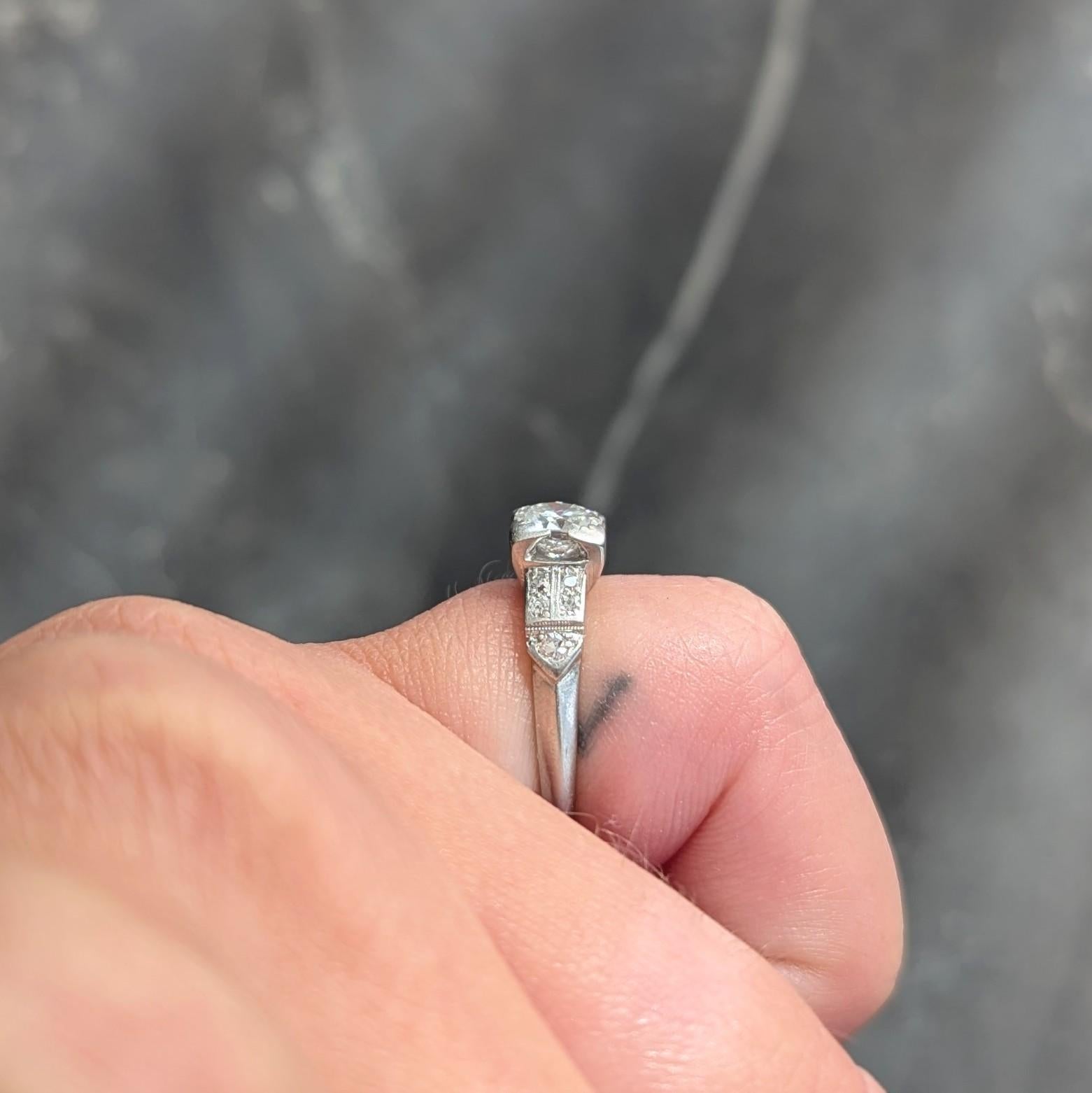 Art Deco Übergangsschliff Diamant Platin Vintage Arrow Verlobungsring im Angebot 5