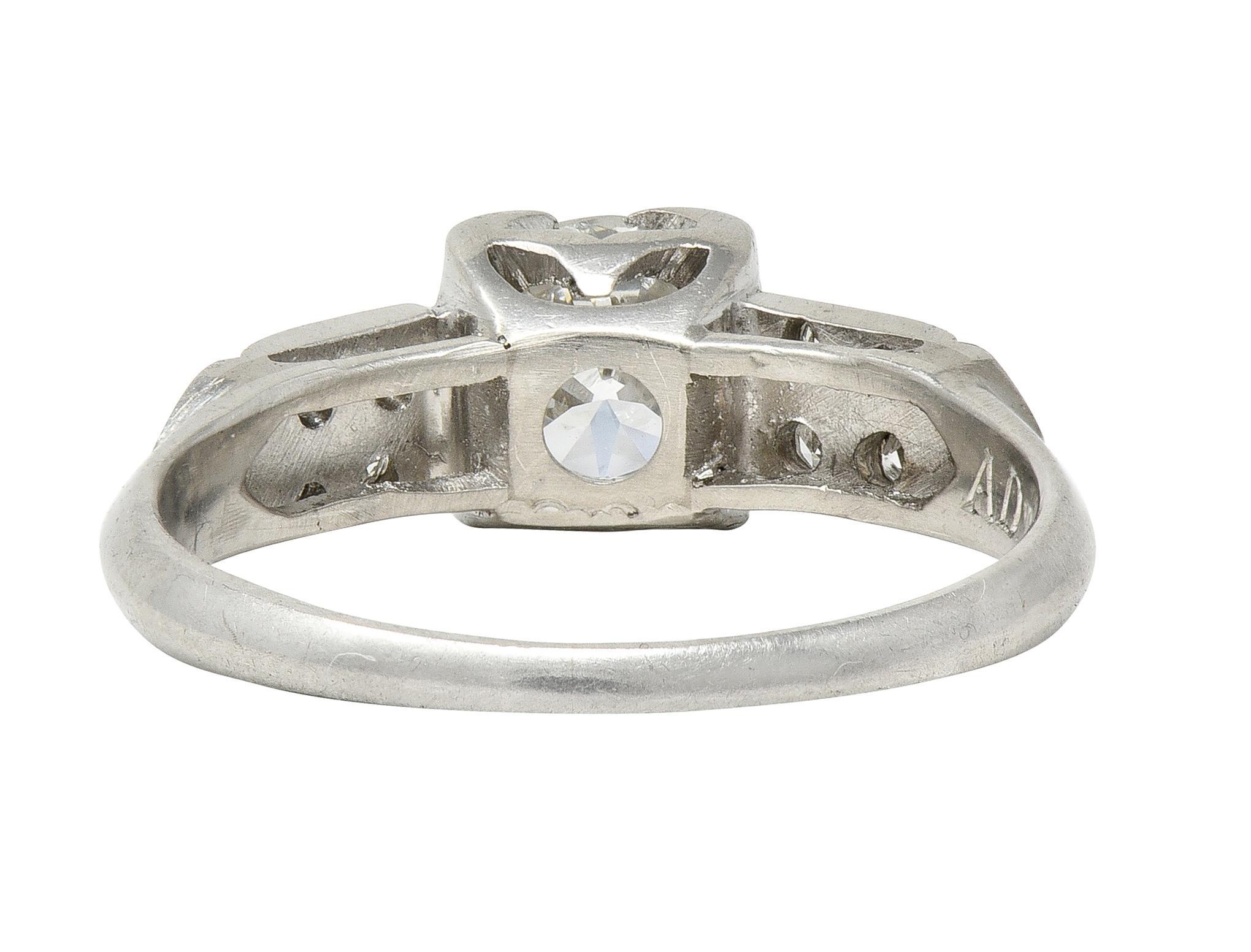 Art Deco Übergangsschliff Diamant Platin Vintage Arrow Verlobungsring (Rundschliff) im Angebot