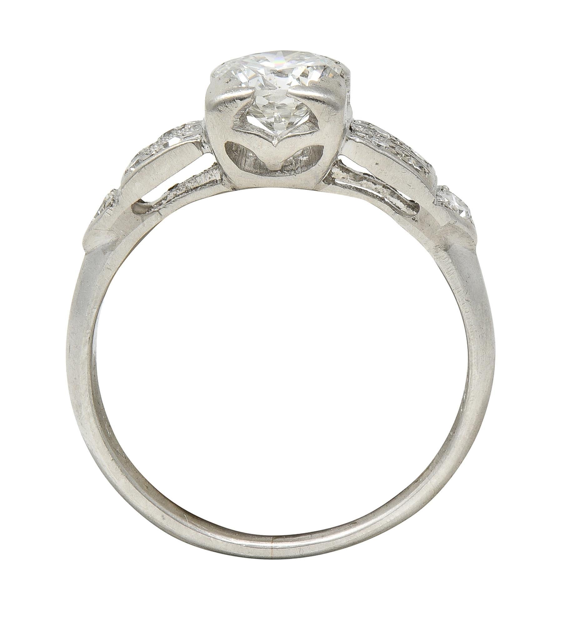 Art Deco Übergangsschliff Diamant Platin Vintage Arrow Verlobungsring im Angebot 2