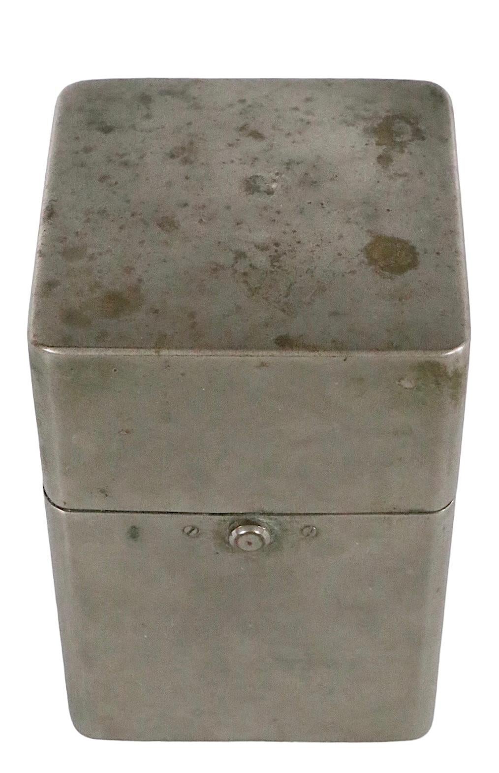 Boîte à flacons de parfum de toilette Art Déco de voyage avec bouteilles d'origine des années 1930 en vente 4