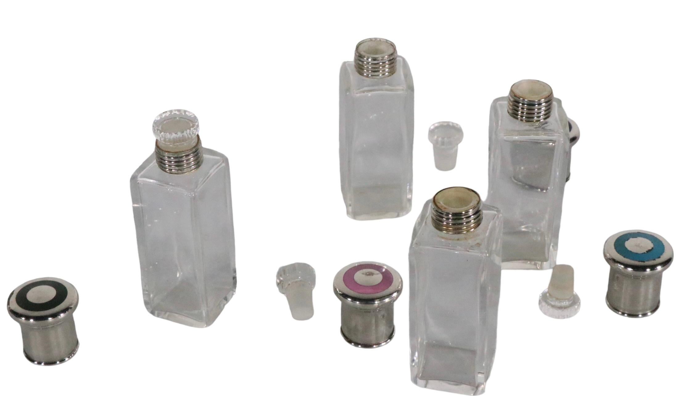 Reise-Parfümflaschendose im Art déco-Stil mit Originalflaschen, ca. 1930er Jahre (Metall) im Angebot