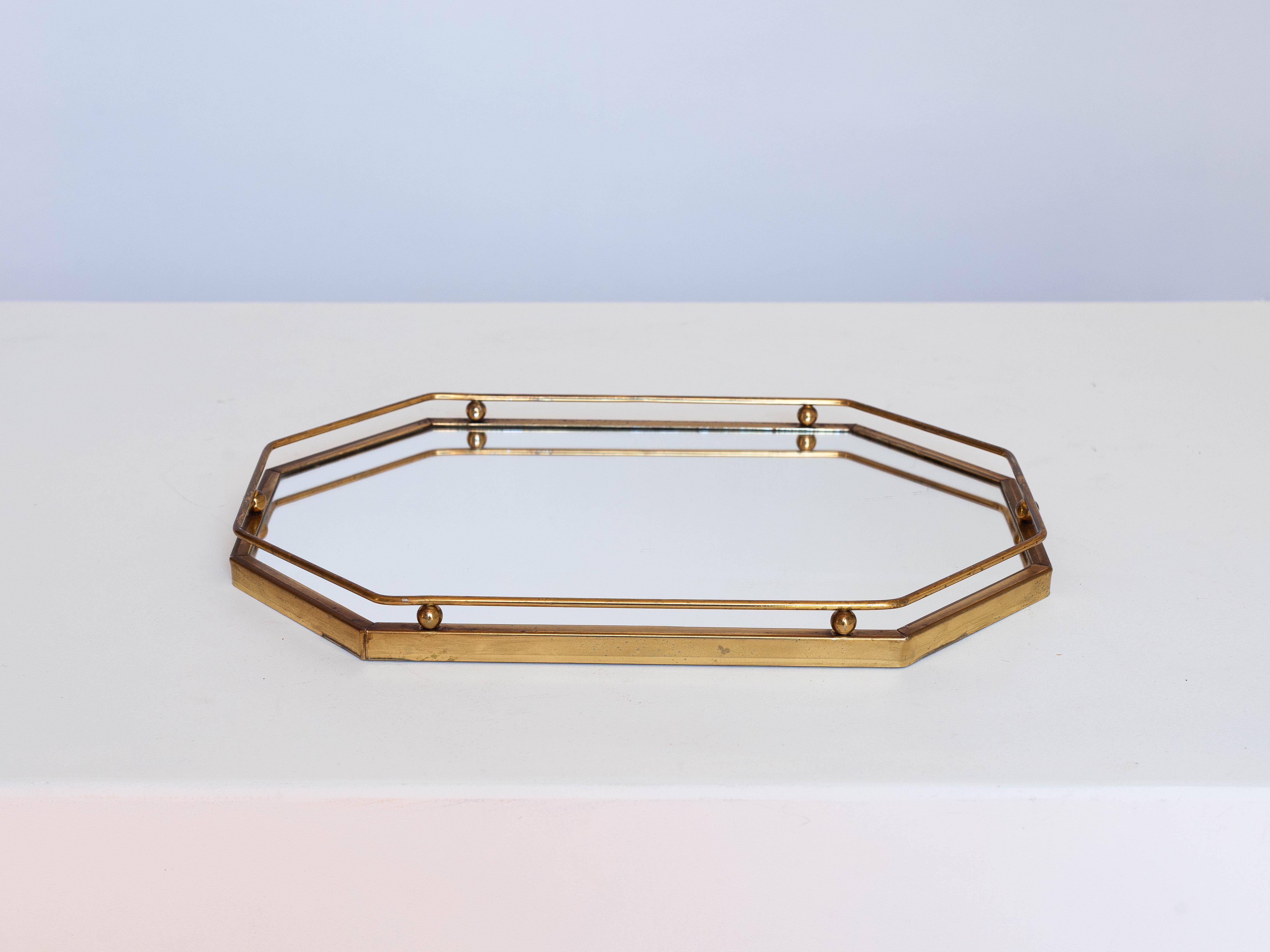 Français Plateau Art Deco, laiton et verre miroir, 1940s French Mid Century Modern en vente
