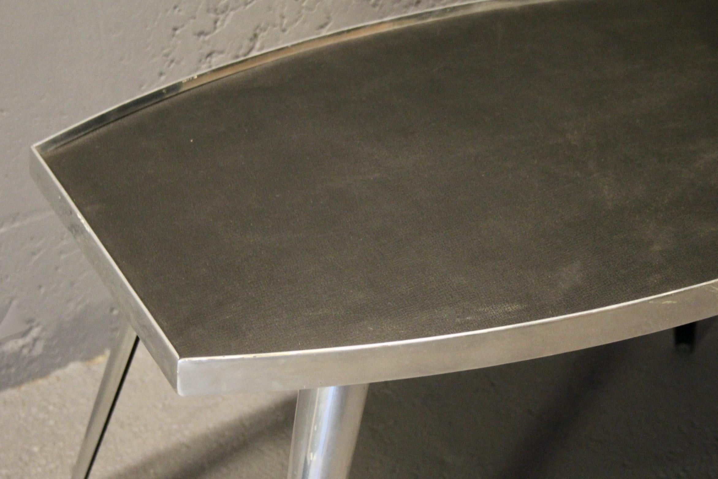 Metallo Art deco tray table in vendita