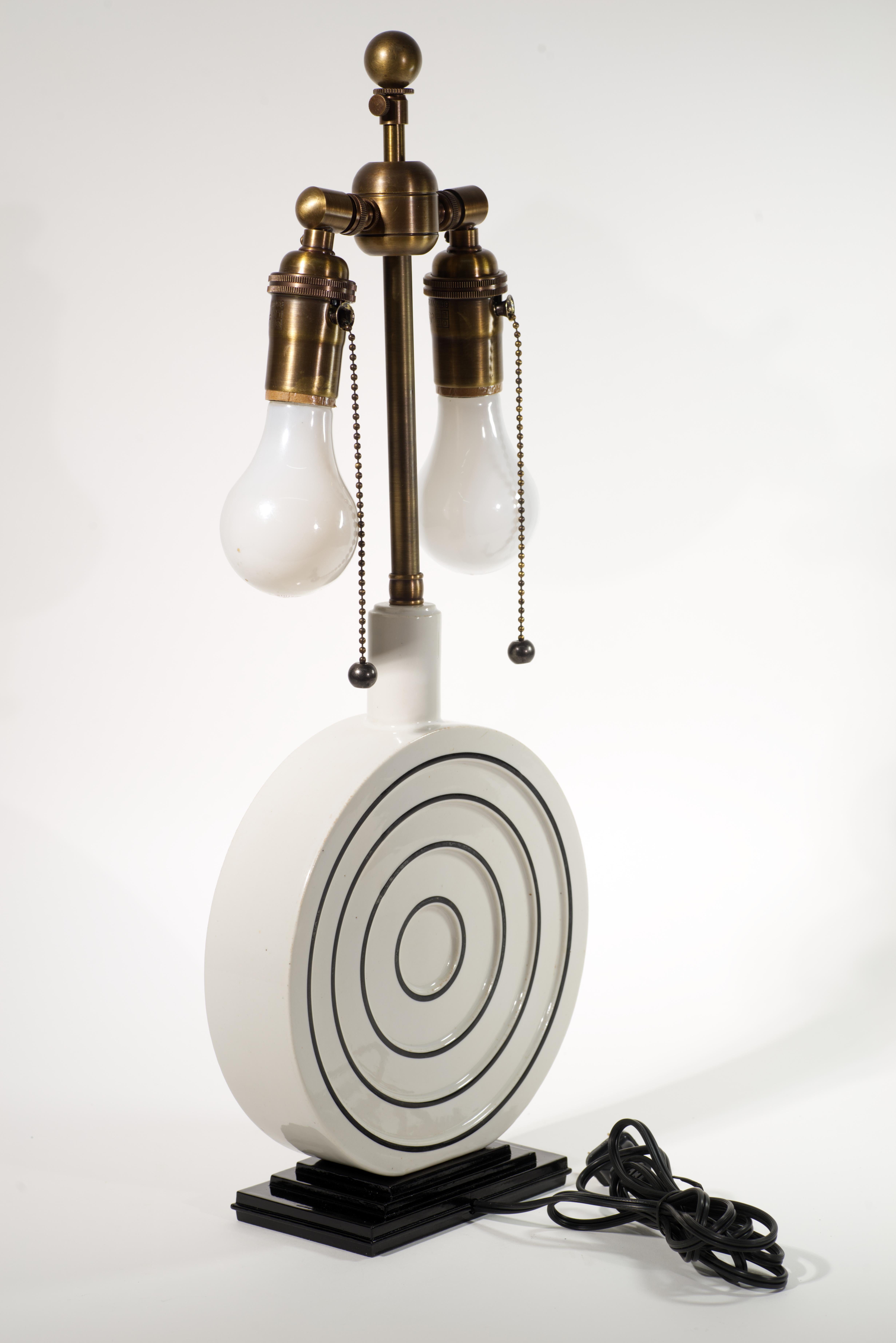 20th Century Art Deco Trenton Potteries Sculptural Table Lamp, 1930s For Sale