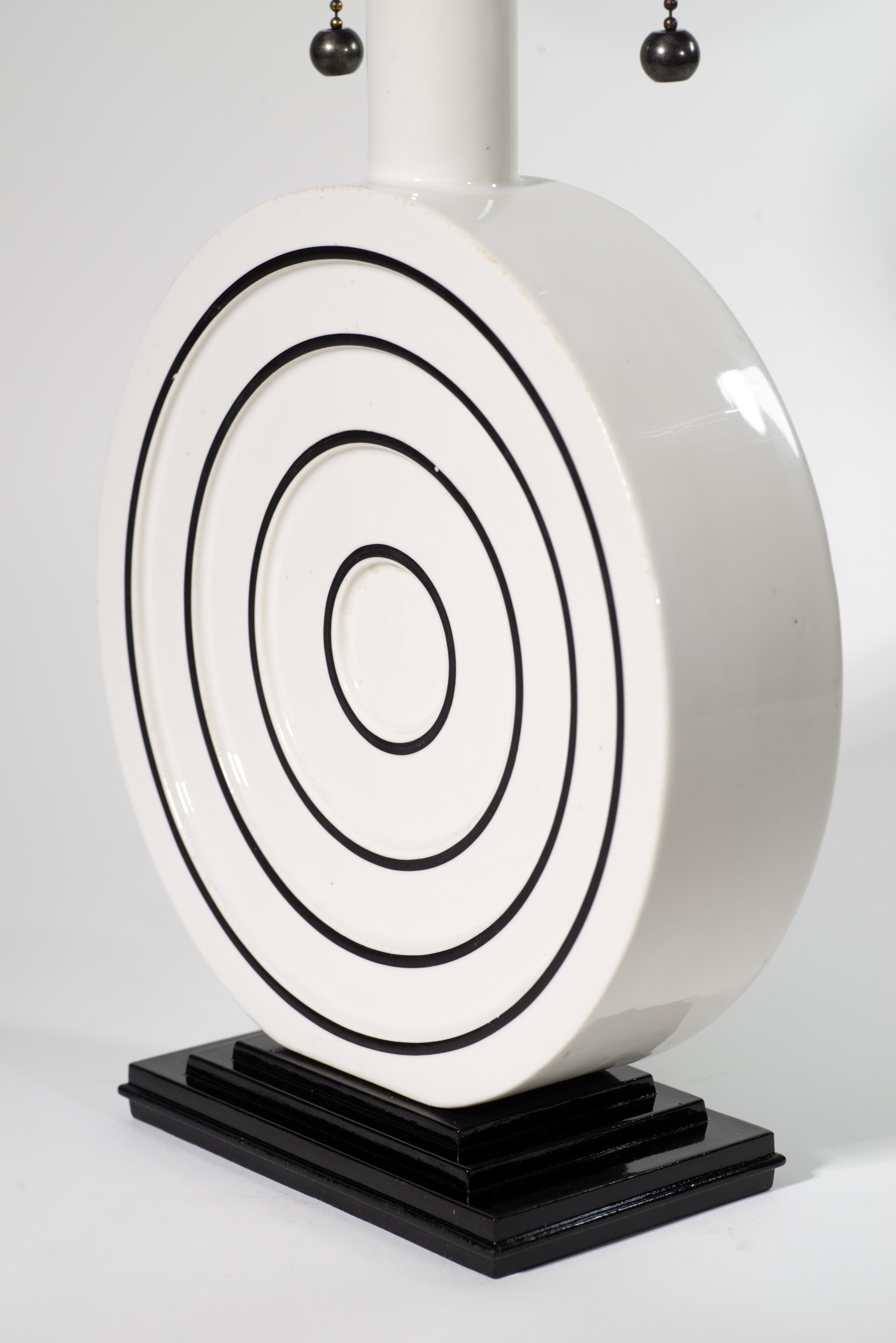 Art Deco Trenton Potteries Sculptural Table Lamp, 1930s For Sale 2