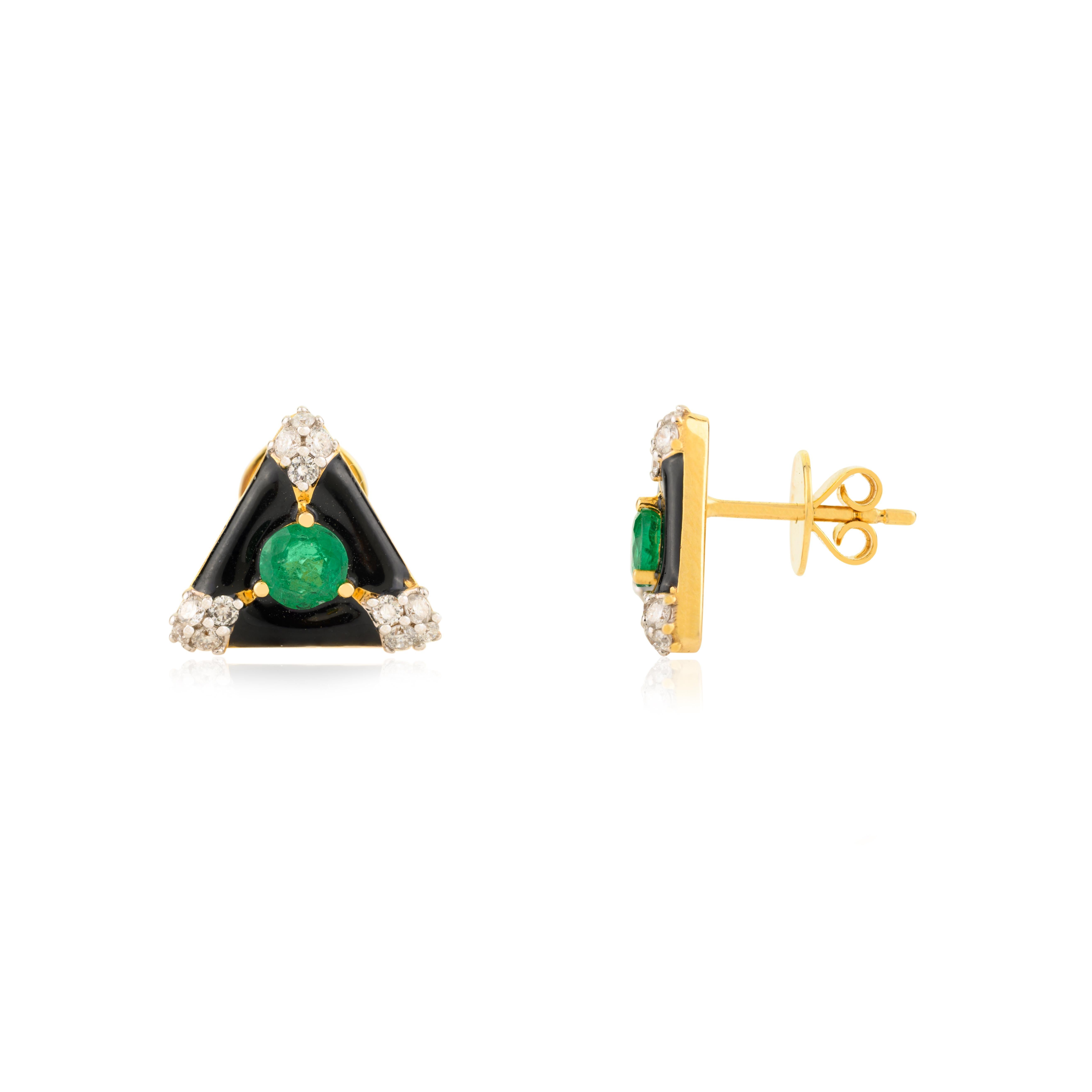 Art Deco Triangle Earring in 14K Yellow Gold with Emerald Diamond & Black Enamel In New Condition For Sale In New York, NY