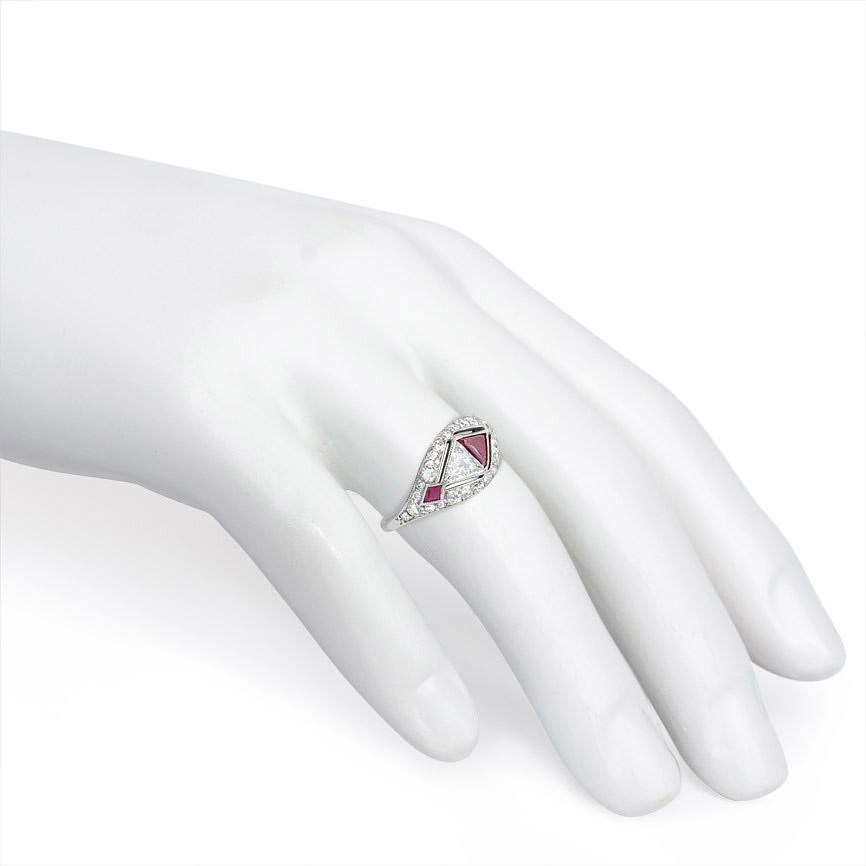 Art Deco Trilliant-Cut Ruby and Diamond Ring in Platinum In Excellent Condition In New York, NY