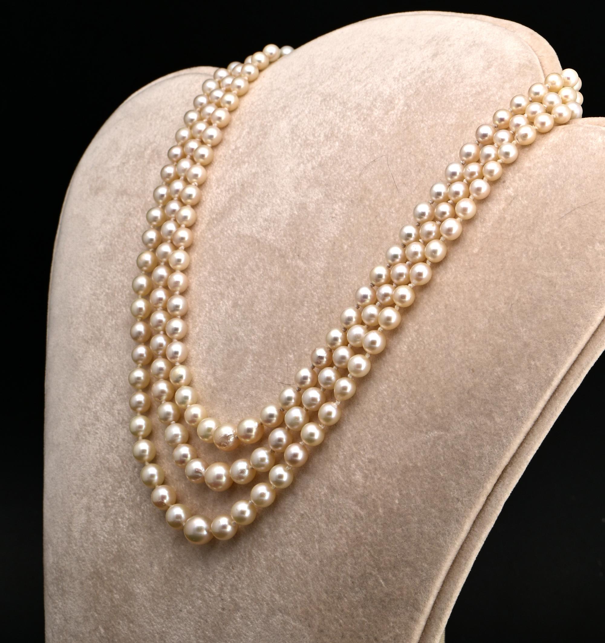 Art Deco Dreifach-Strang Zuchtperlen-Diamant-Halskette (Rundschliff) im Angebot