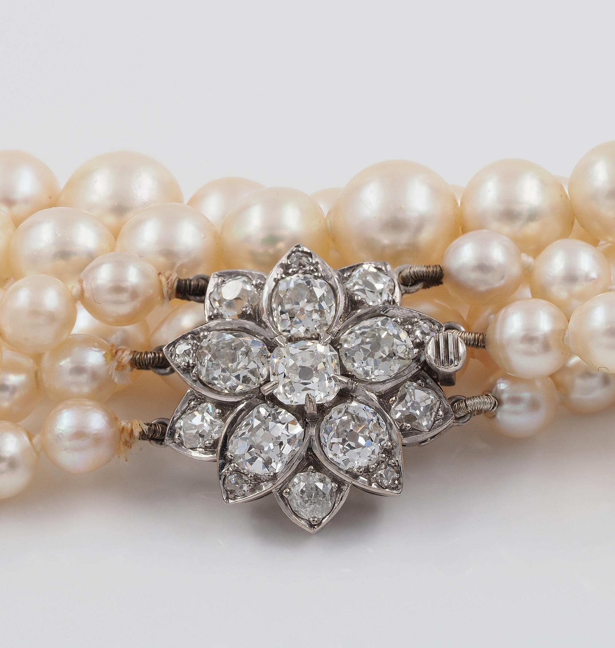 Art Deco Dreireihige Perlen-Halskette mit 3,60 Karat Diamant-Verschluss, selten  (Art déco) im Angebot