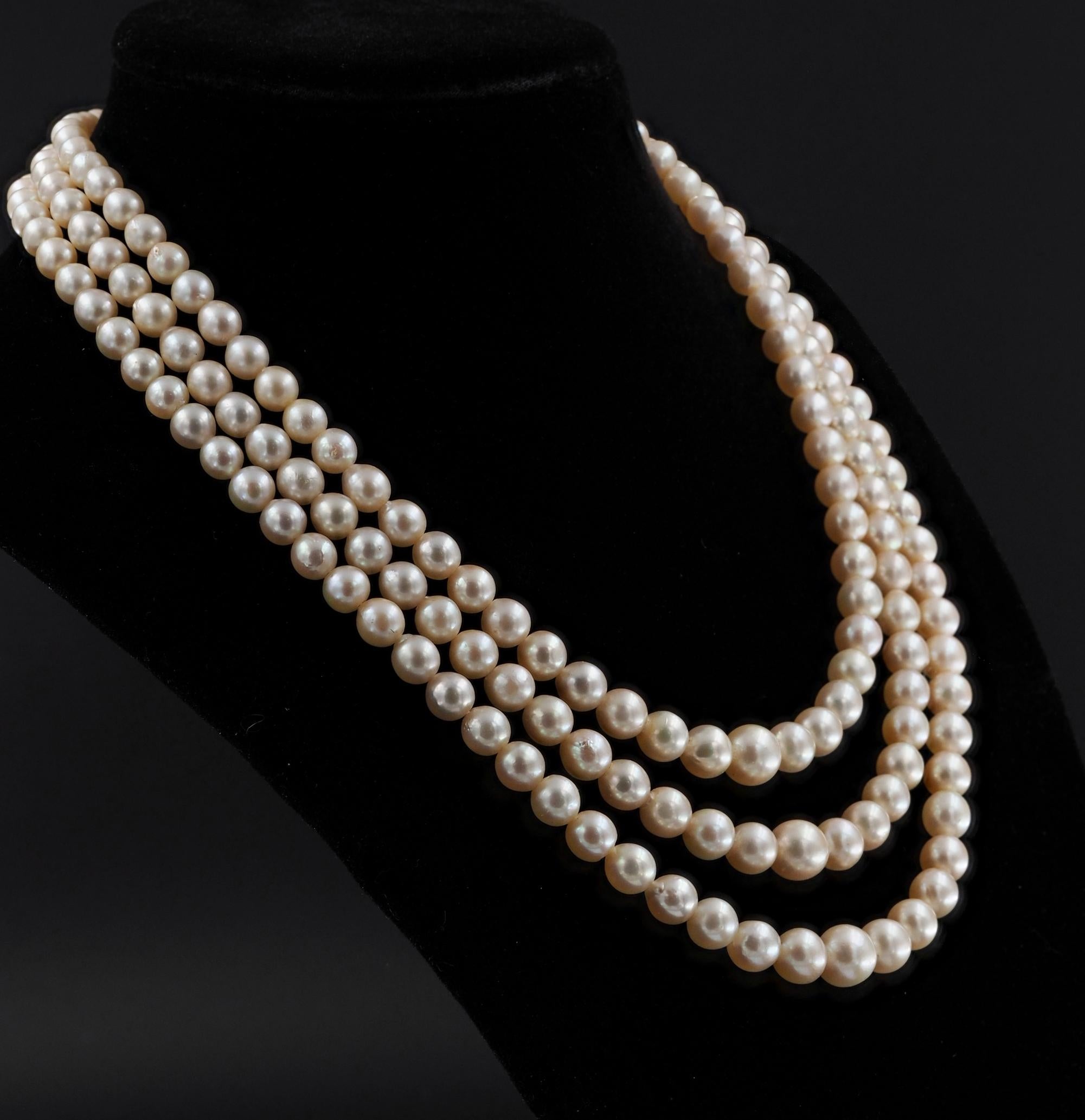 Women's Art Deco Triple Strand Pearl 3.60 Ct Diamond Clasp Rare Necklace  For Sale