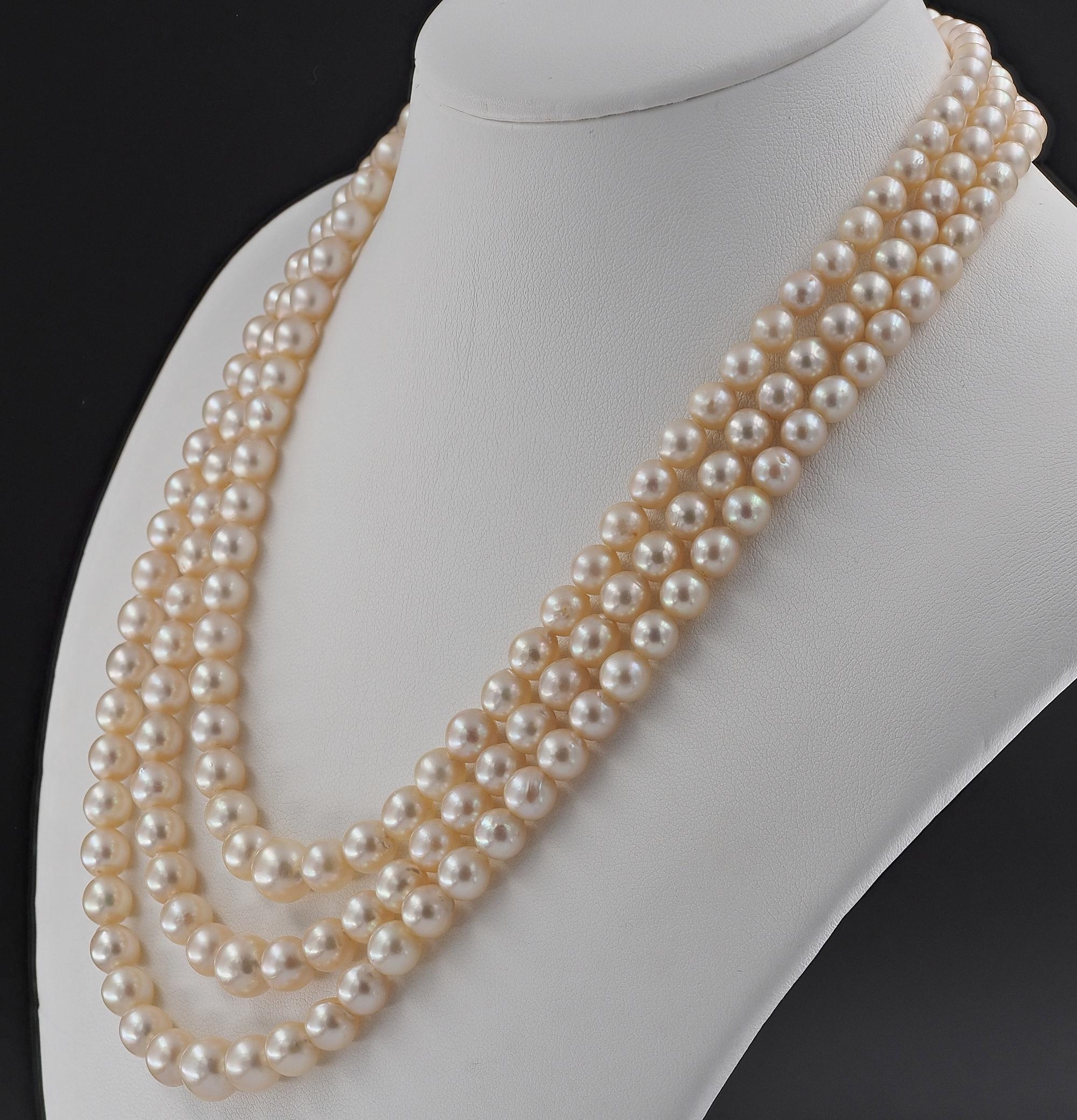 Art Deco Triple Strand Pearl 3.60 Ct Diamond Clasp Rare Necklace  For Sale 1