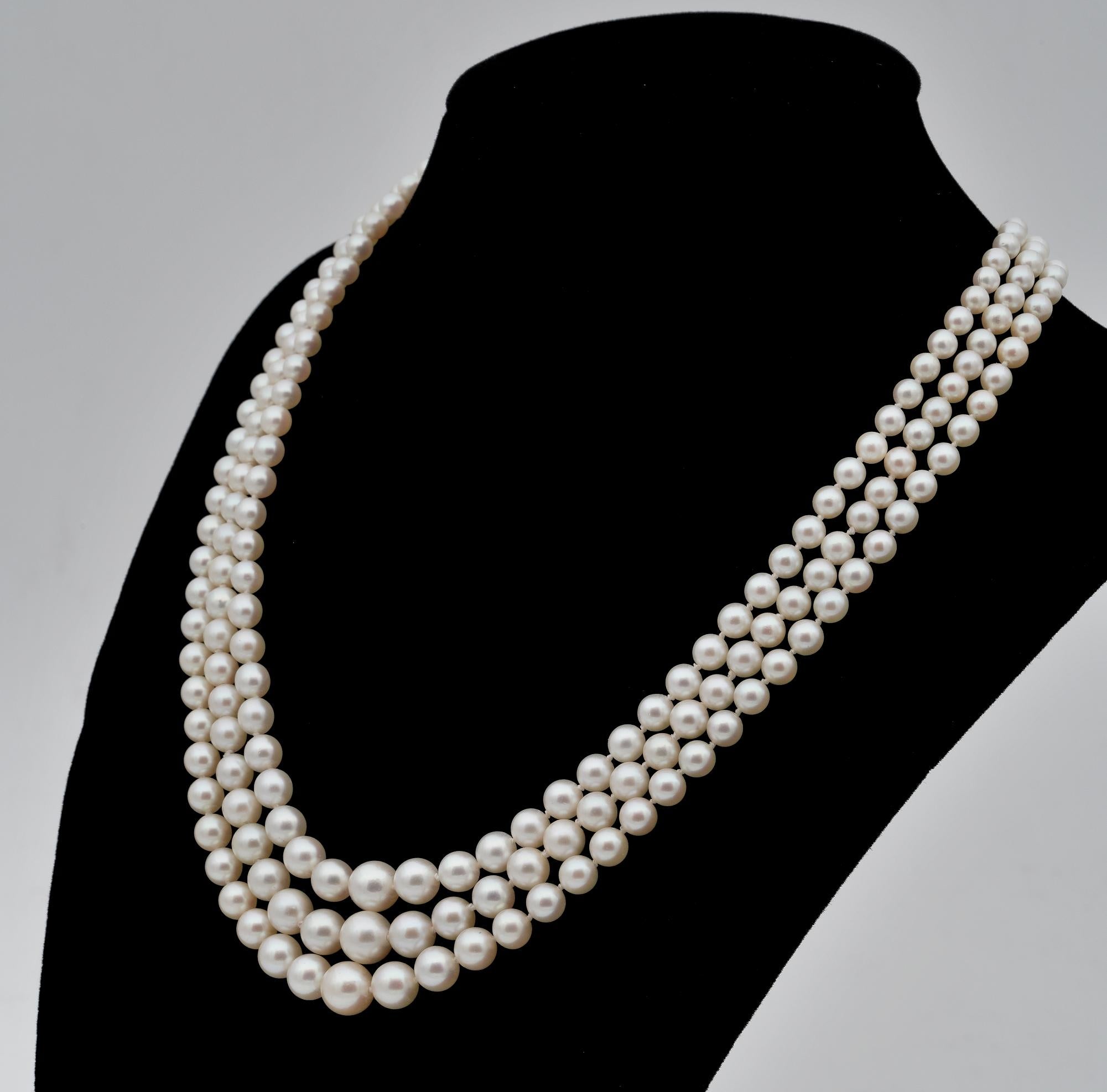 Art Deco Triple Strand Pearl Diamond Necklace, circa 1920 In Good Condition In Napoli, IT