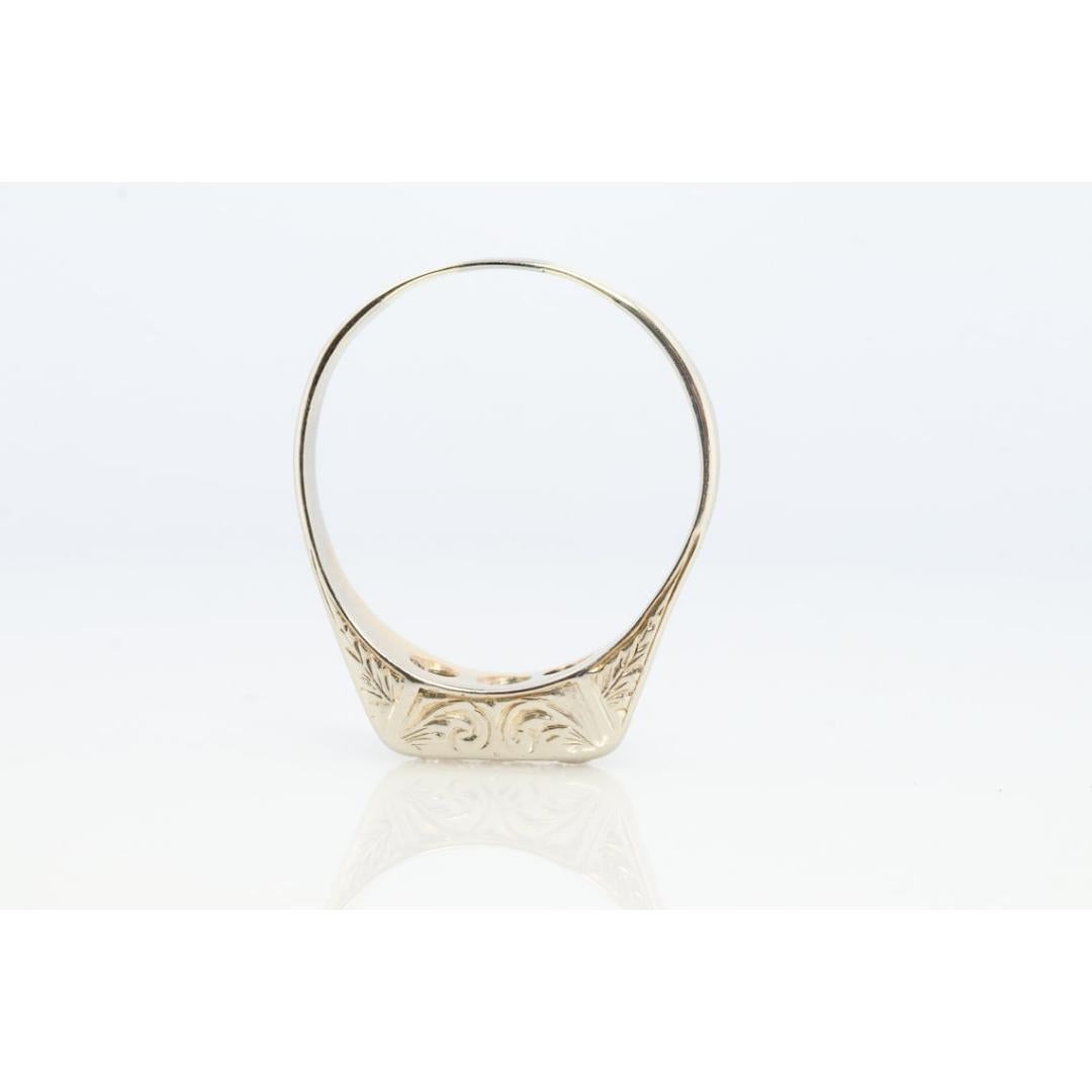 Vintage des années 1920
Taille : 7 1/2 US
MATERIAL : Or
Pierre précieuse : Diamant
Couleur de la pierre : Incolore
Couleur du bracelet : argent

Style : Art déco

Très unique, cette pièce est composée de trois diamants.

Fabriqué dans les années