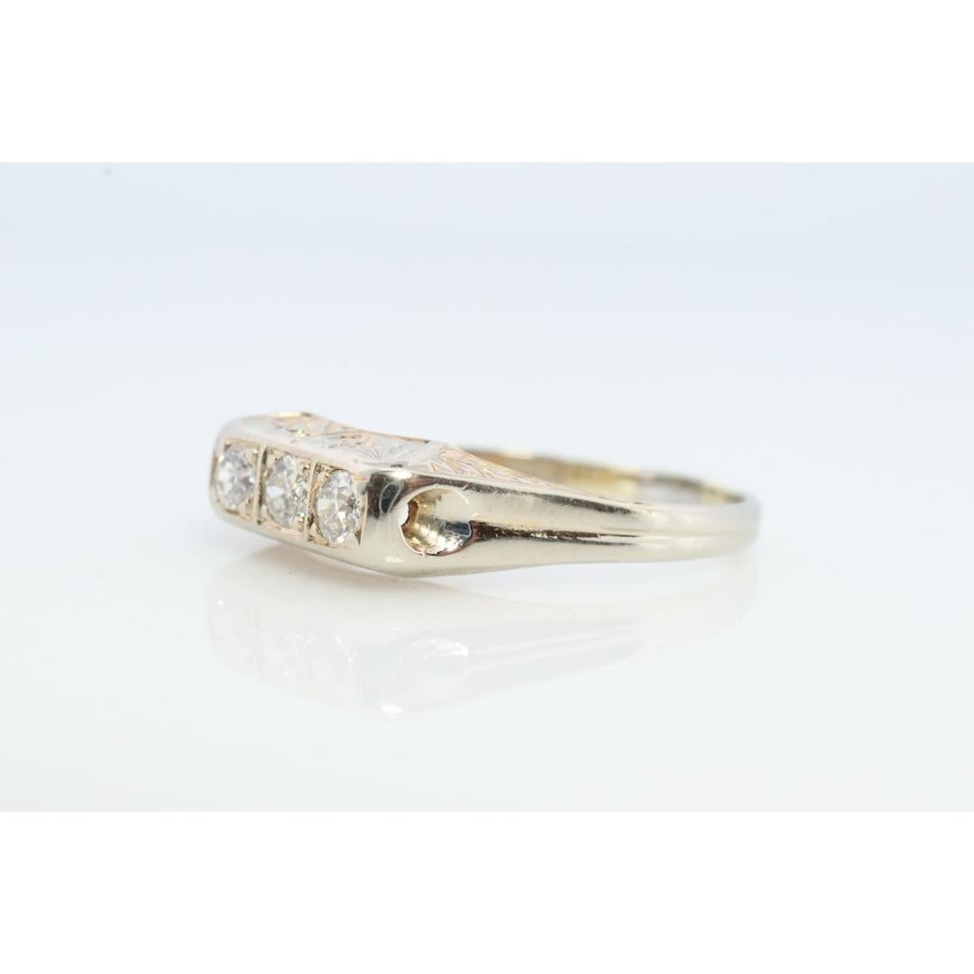 Bague Art déco à trois diamants jumeaux. Or blanc 14k Gravé Journey Trilogy Trio Bon état - En vente à Port Charlotte, FL