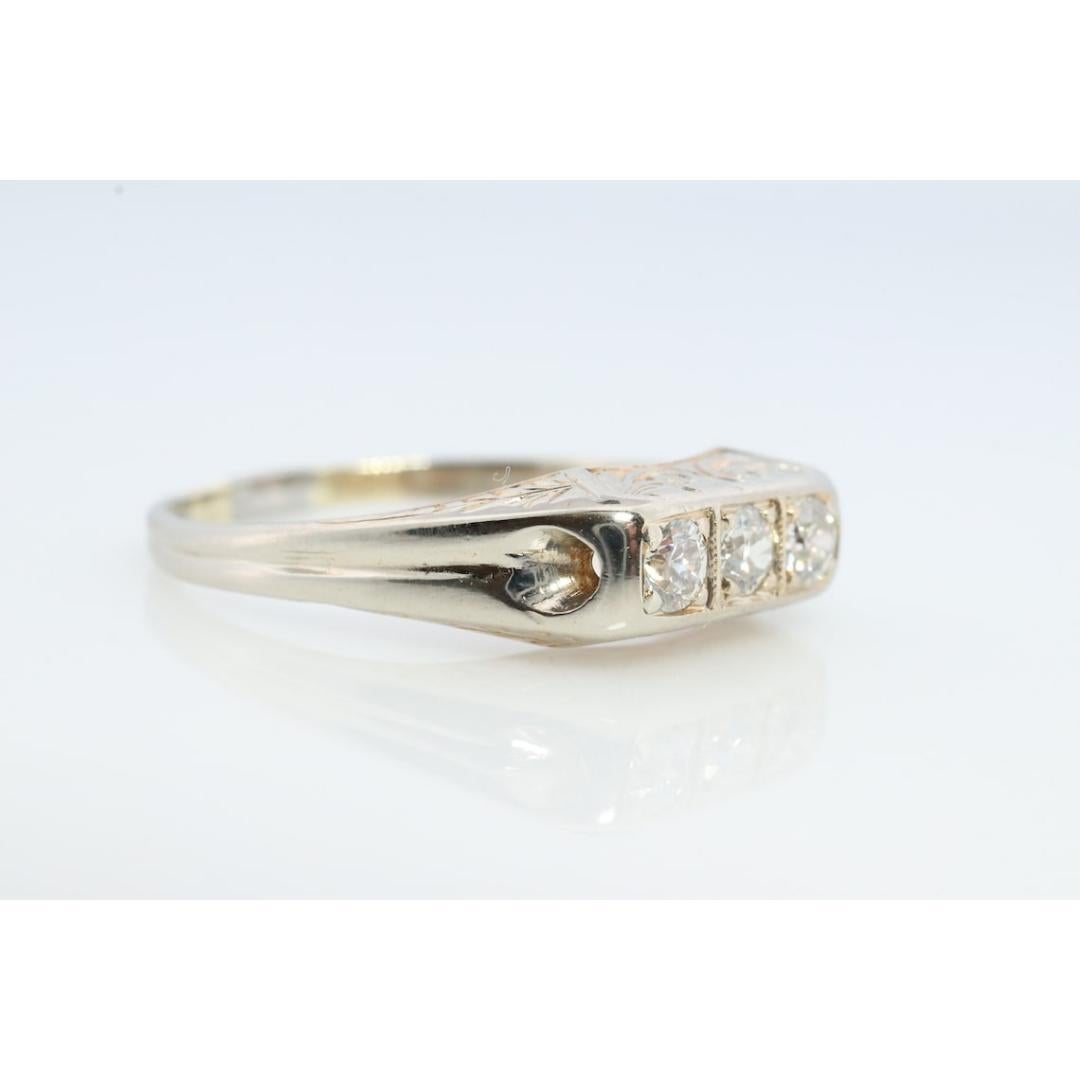 Bague Art déco à trois diamants jumeaux. Or blanc 14k Gravé Journey Trilogy Trio Pour femmes en vente