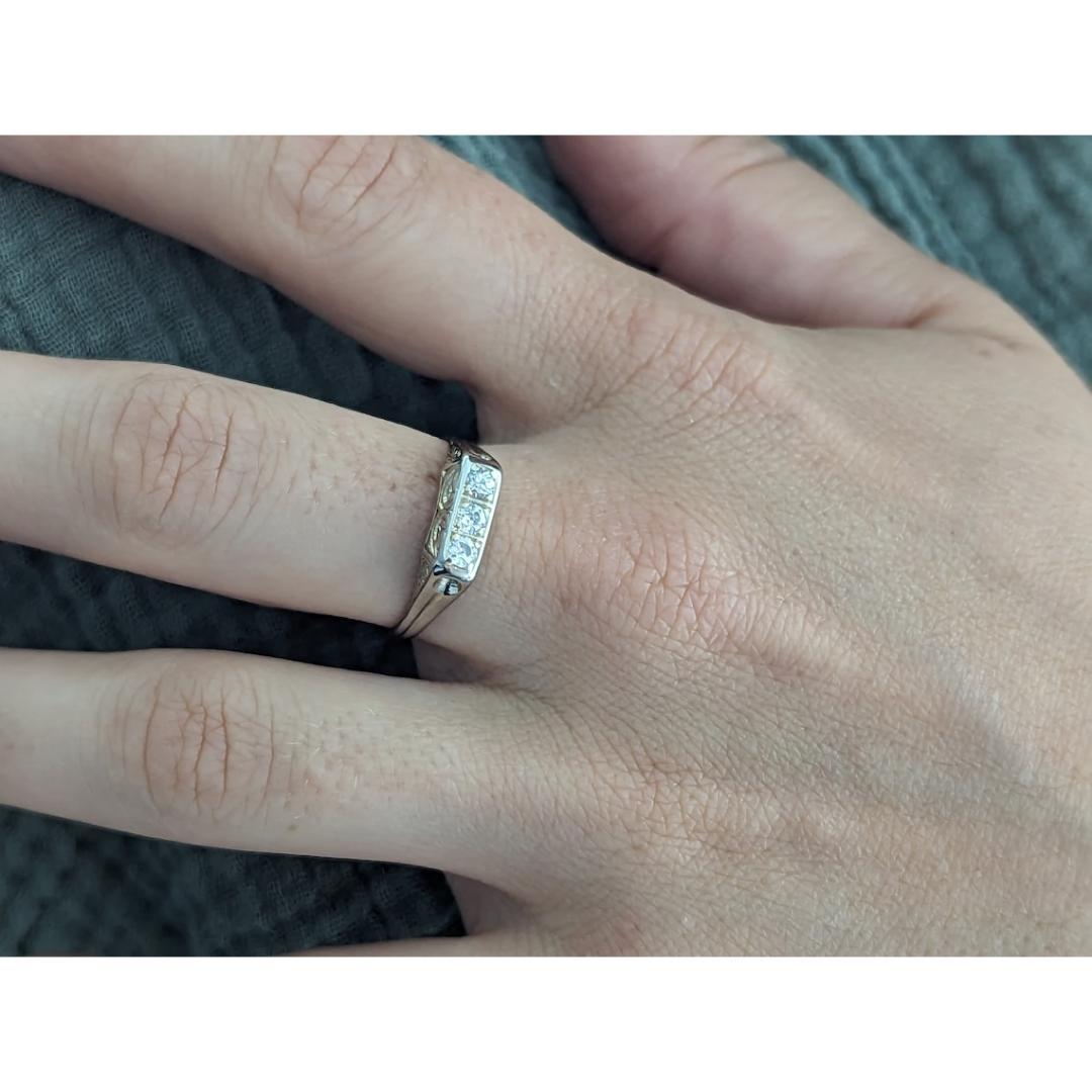 Bague Art déco à trois diamants jumeaux. Or blanc 14k Gravé Journey Trilogy Trio en vente 1